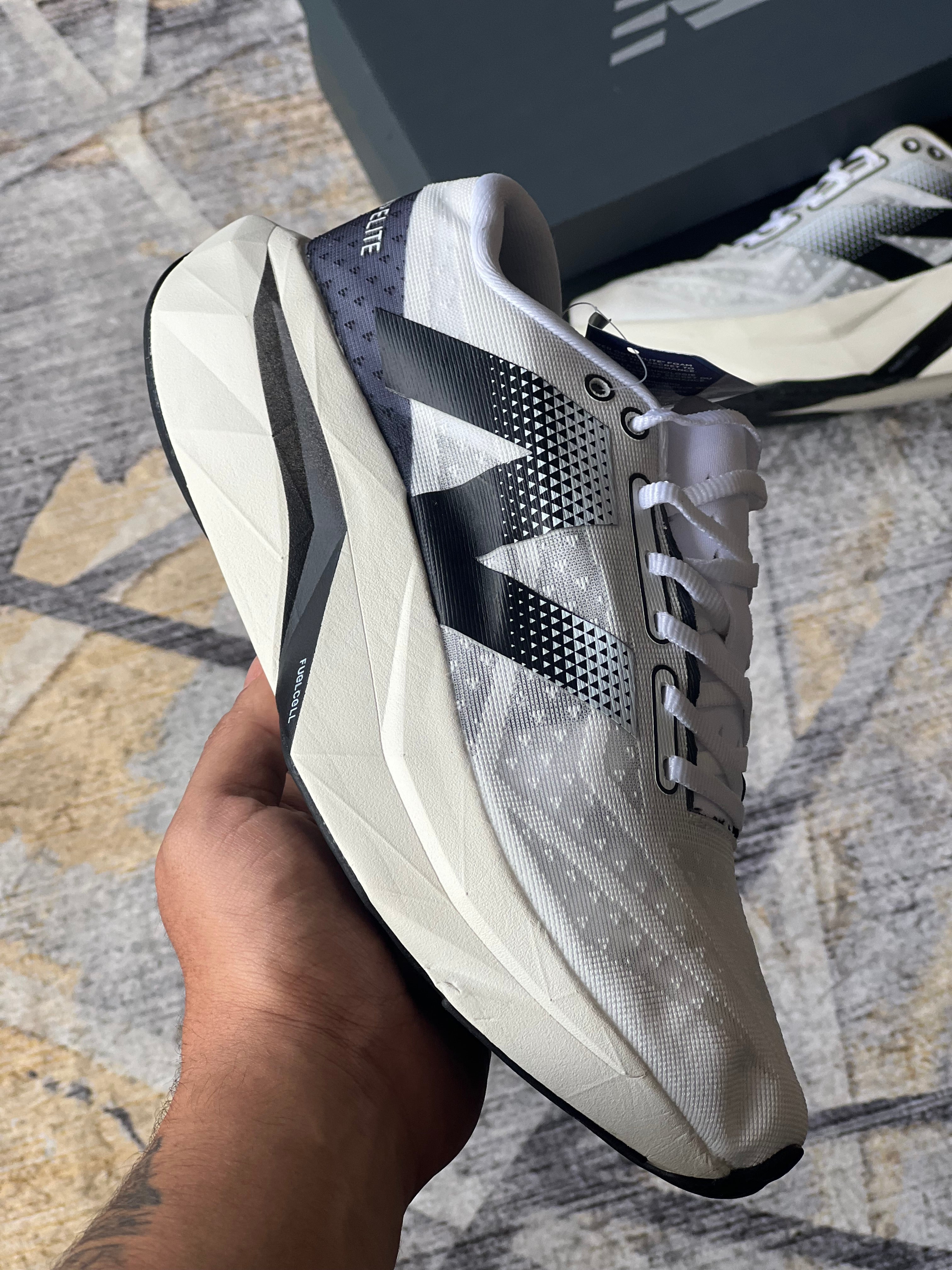 New Balance elite “blanco negro”