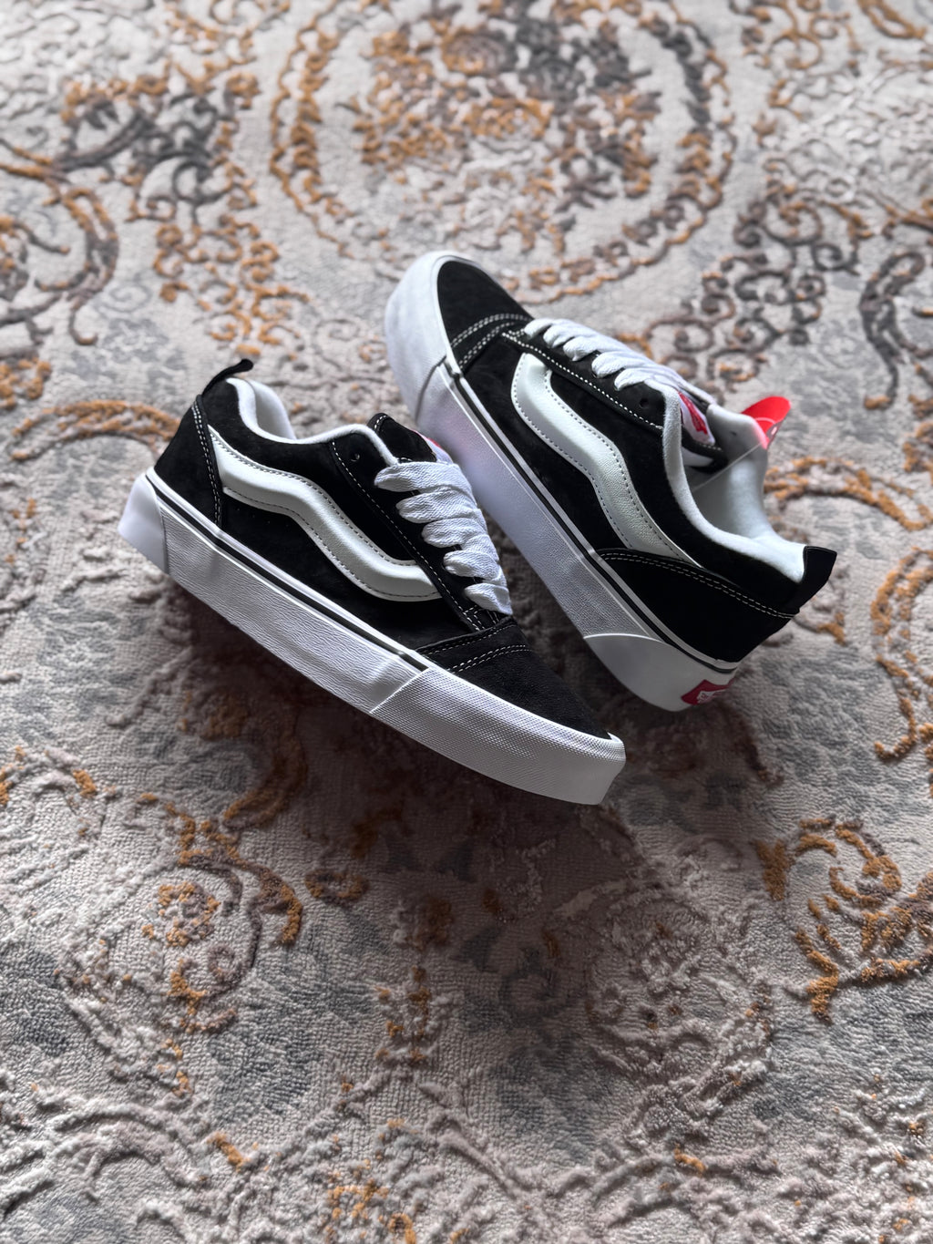 Vans “knu skool”