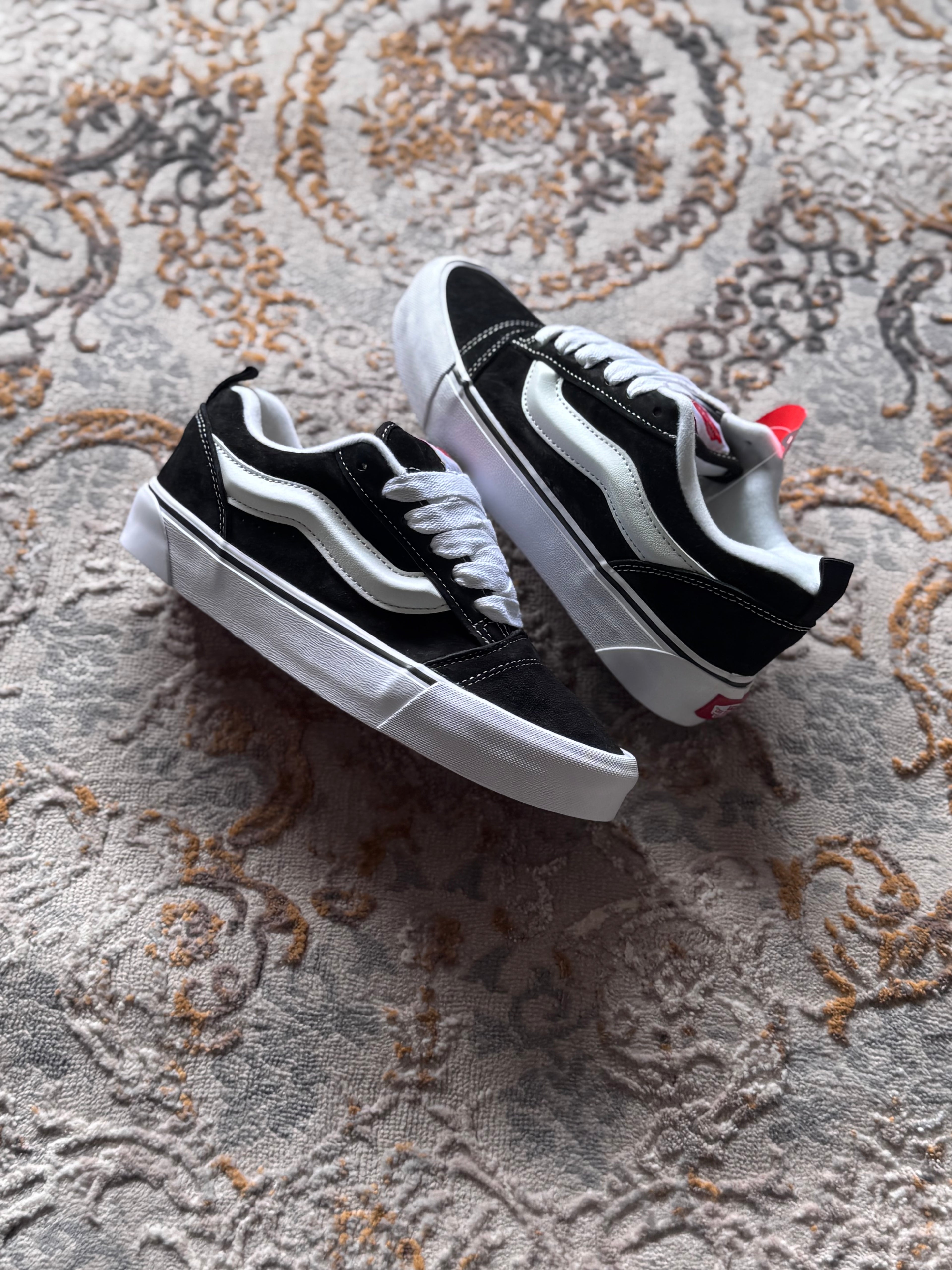 Vans “knu skool”