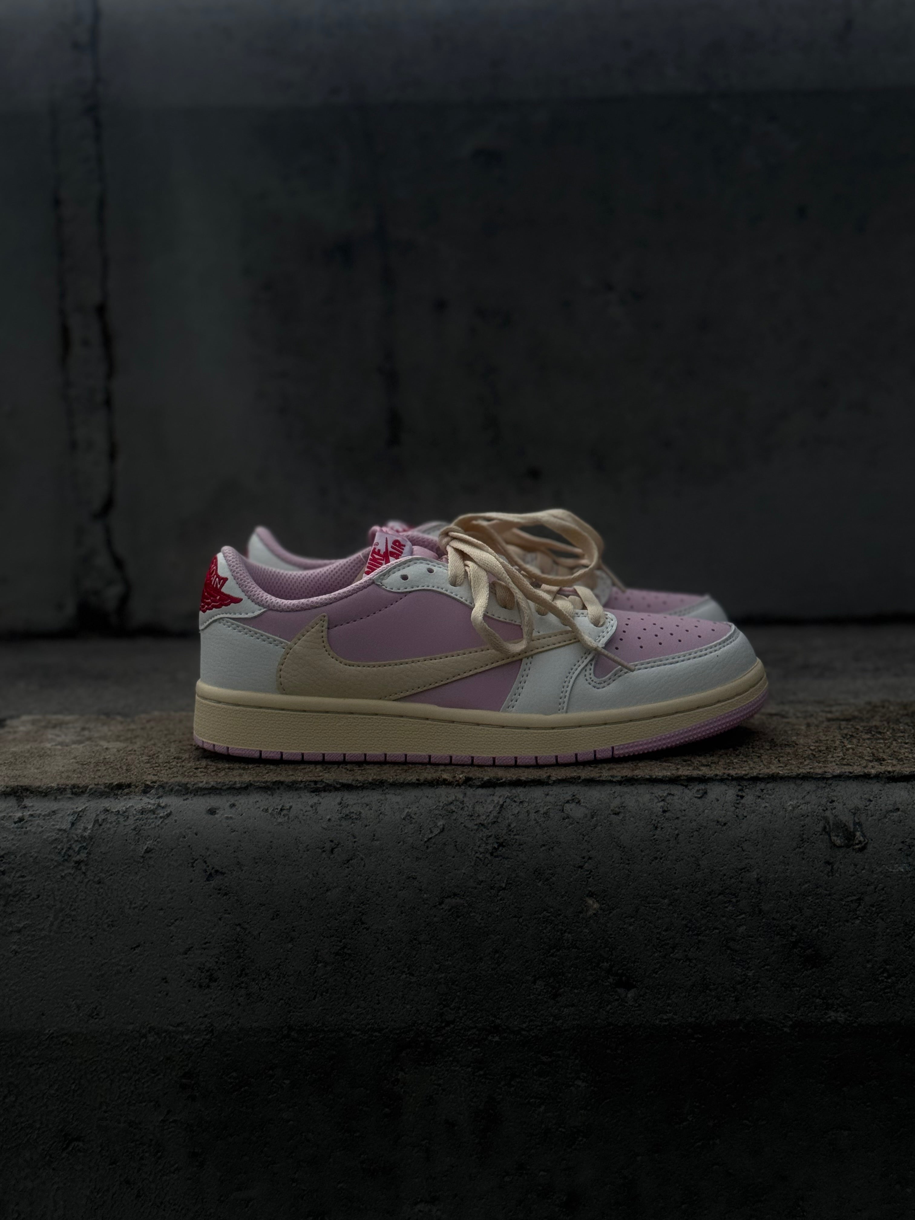 Nike Air Jordan 1 low x Travis scott “shy pink”