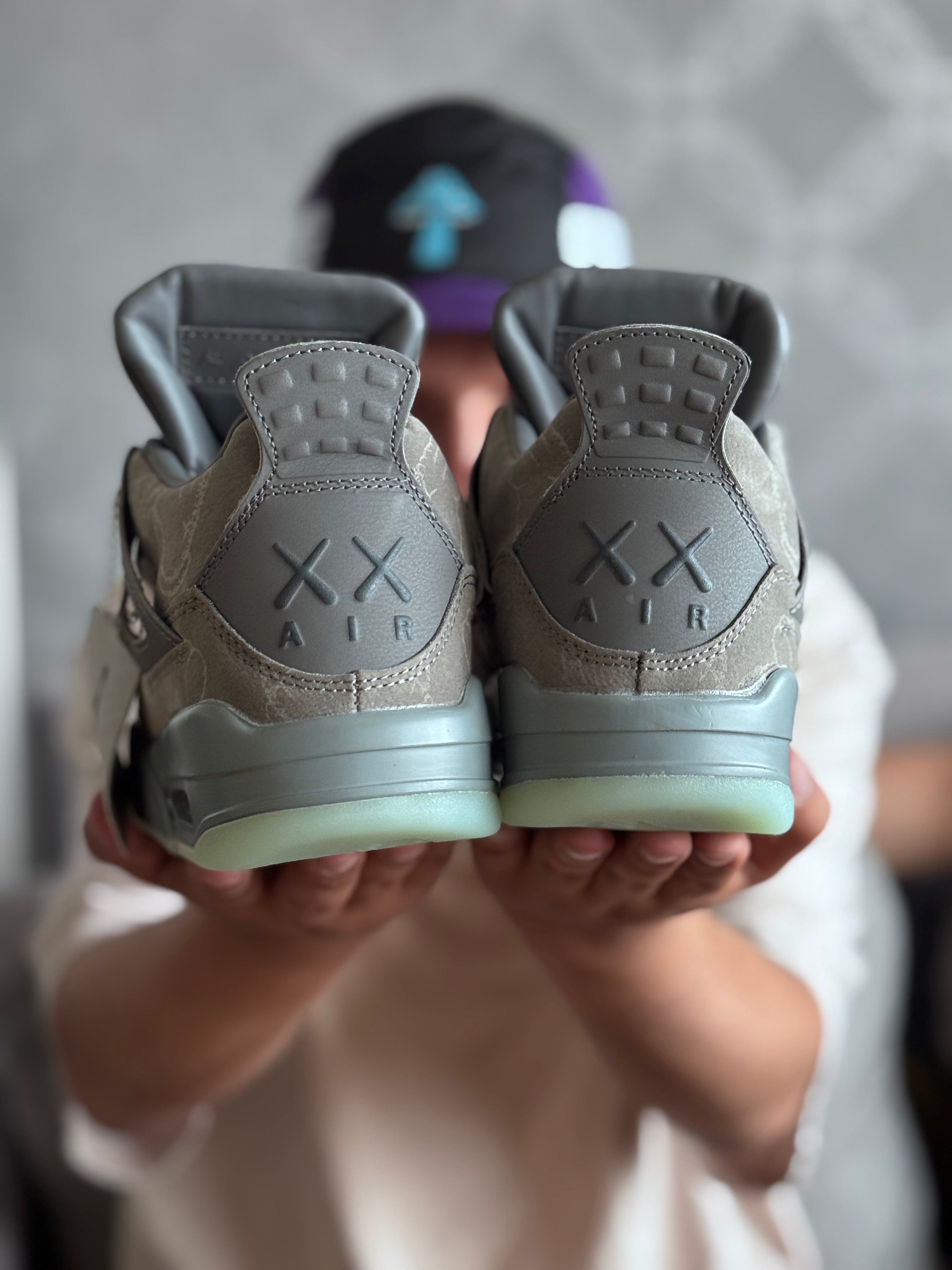 Nike jorda 4 x “kaws”