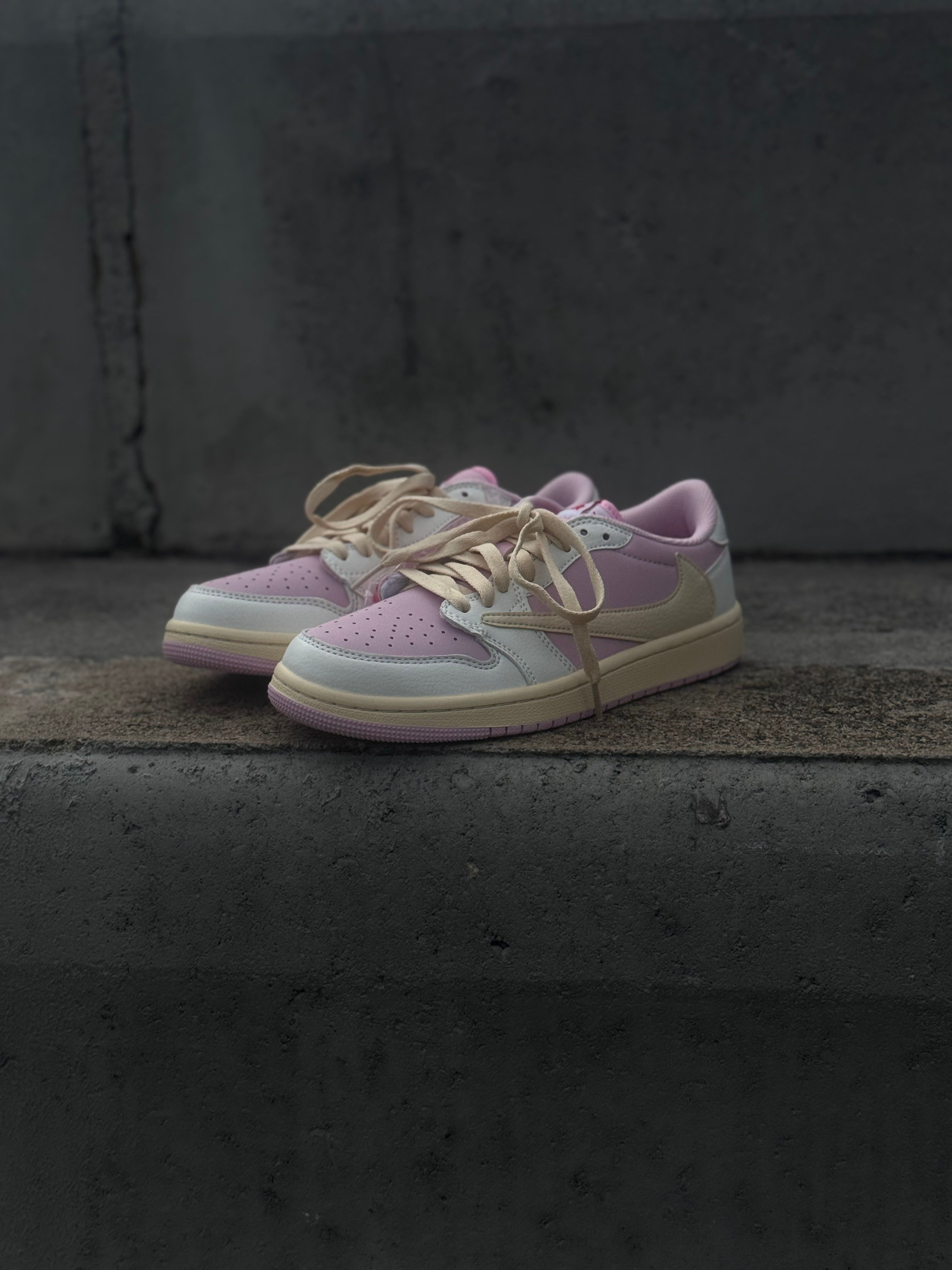 Nike Air Jordan 1 low x Travis scott “shy pink”