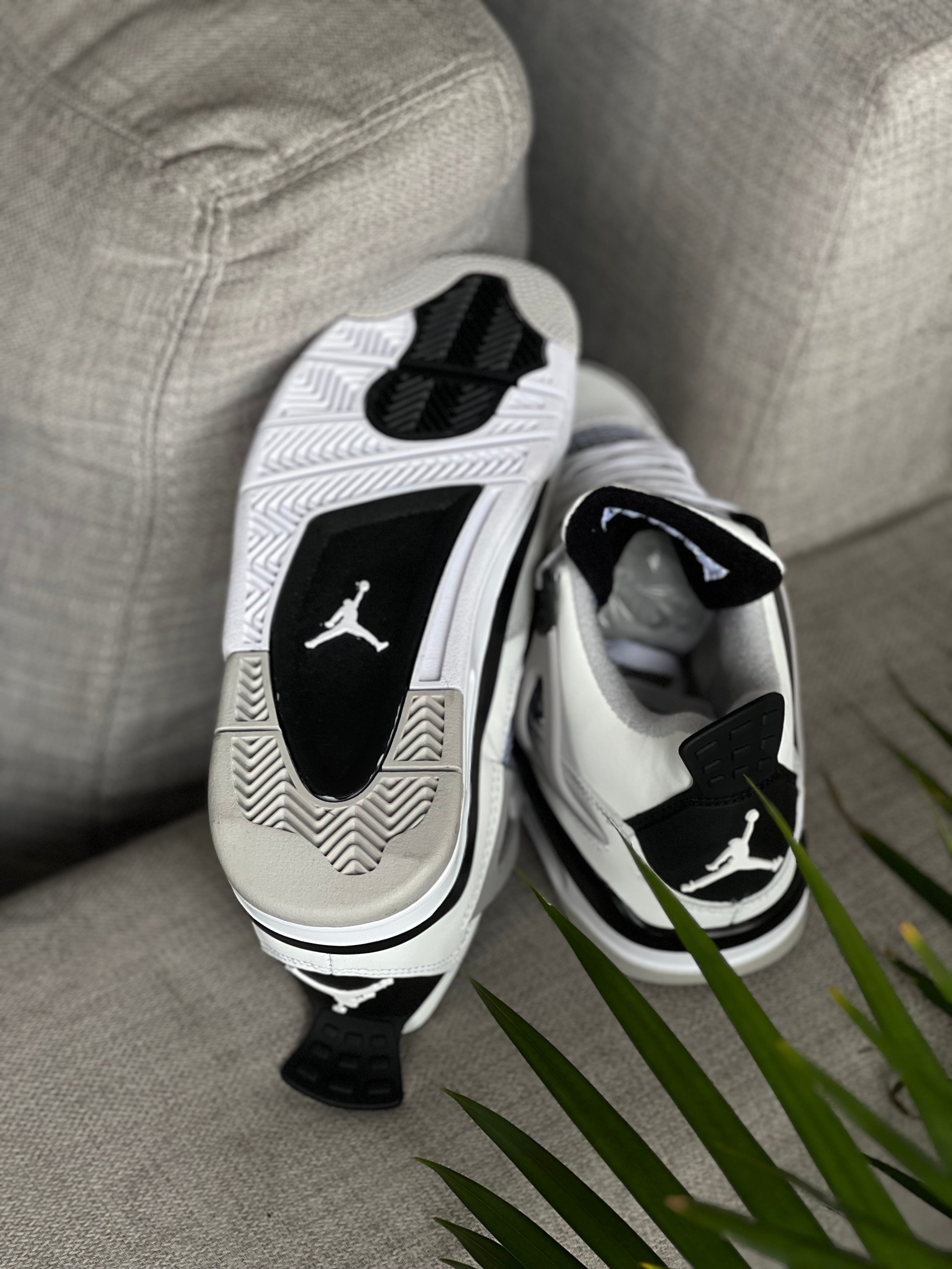 Nike Jordan 4 “military black”