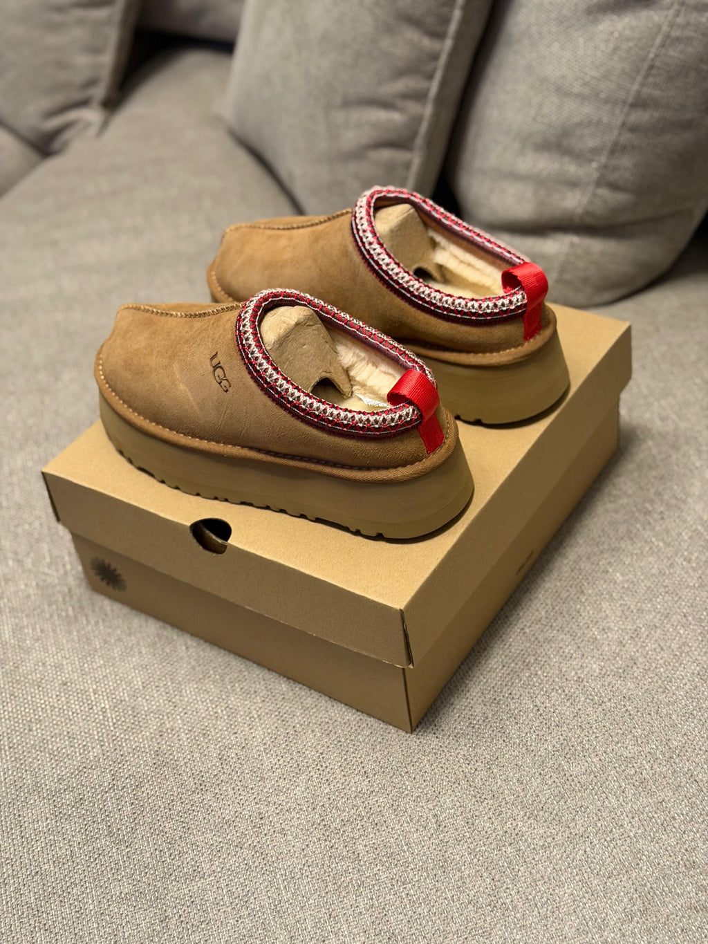 Ugg slippers tassman ll “marrón”