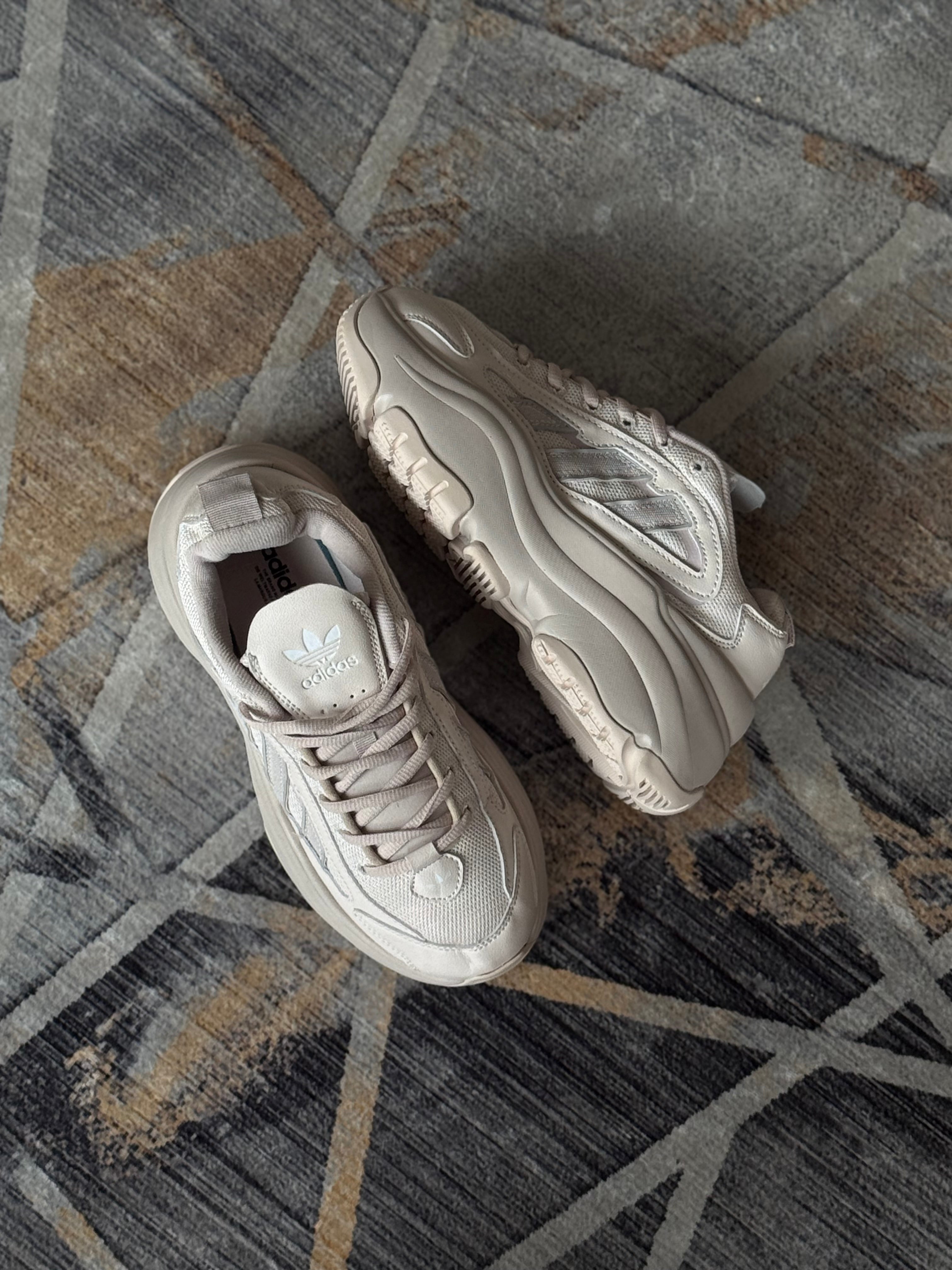 Adías ozgaia “beige”