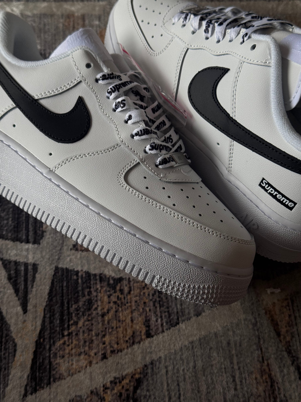 Nike air force One x supreme “blanco negro “