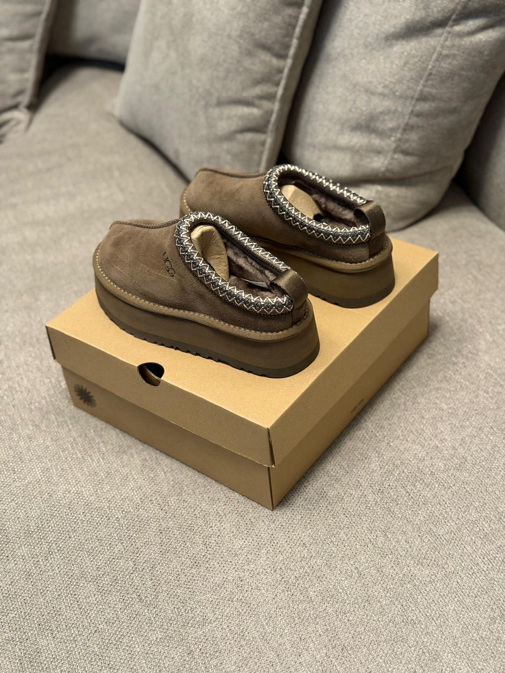 Ugg slipper tassman ll “café”