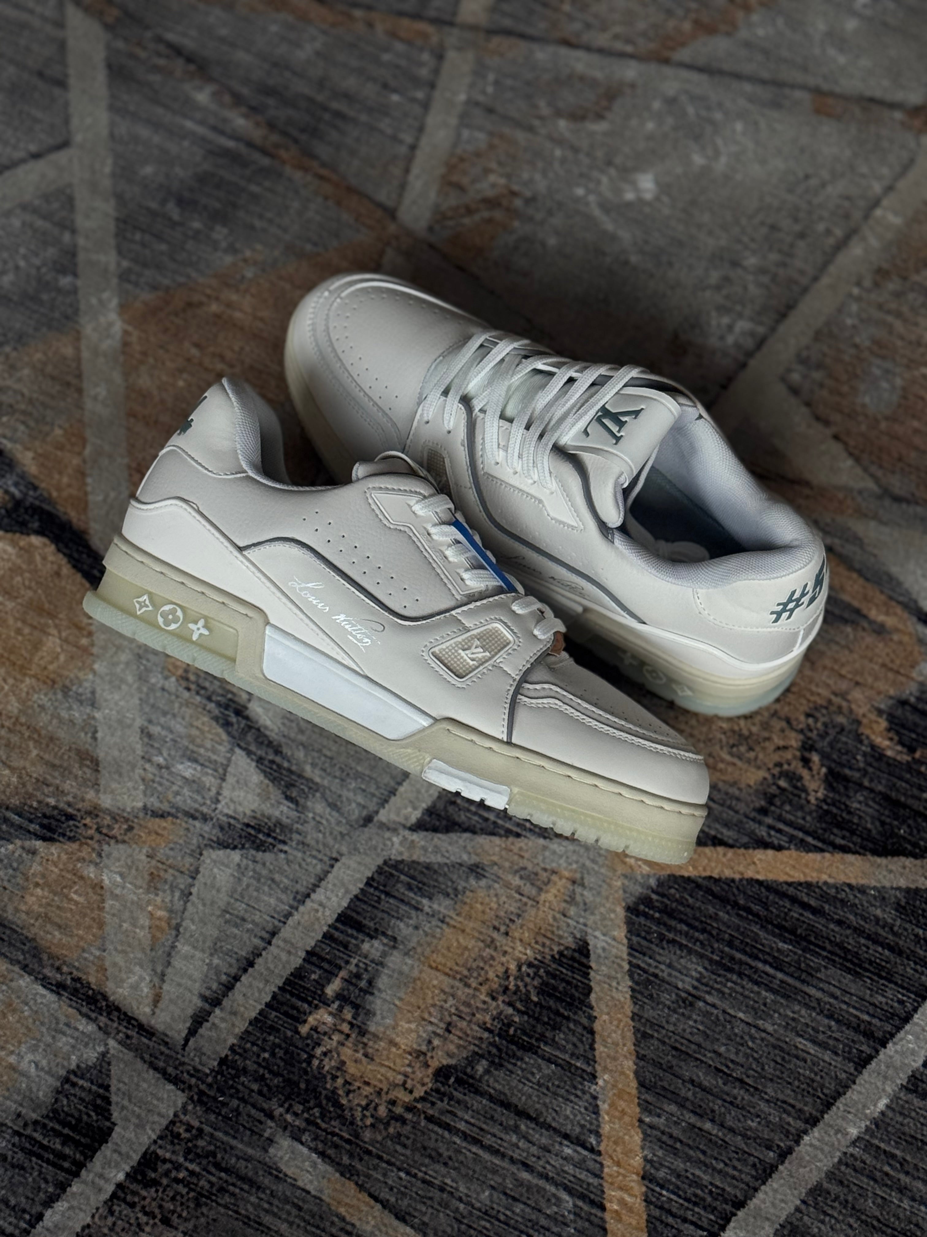 Louis Vuitton trainer “white signature”