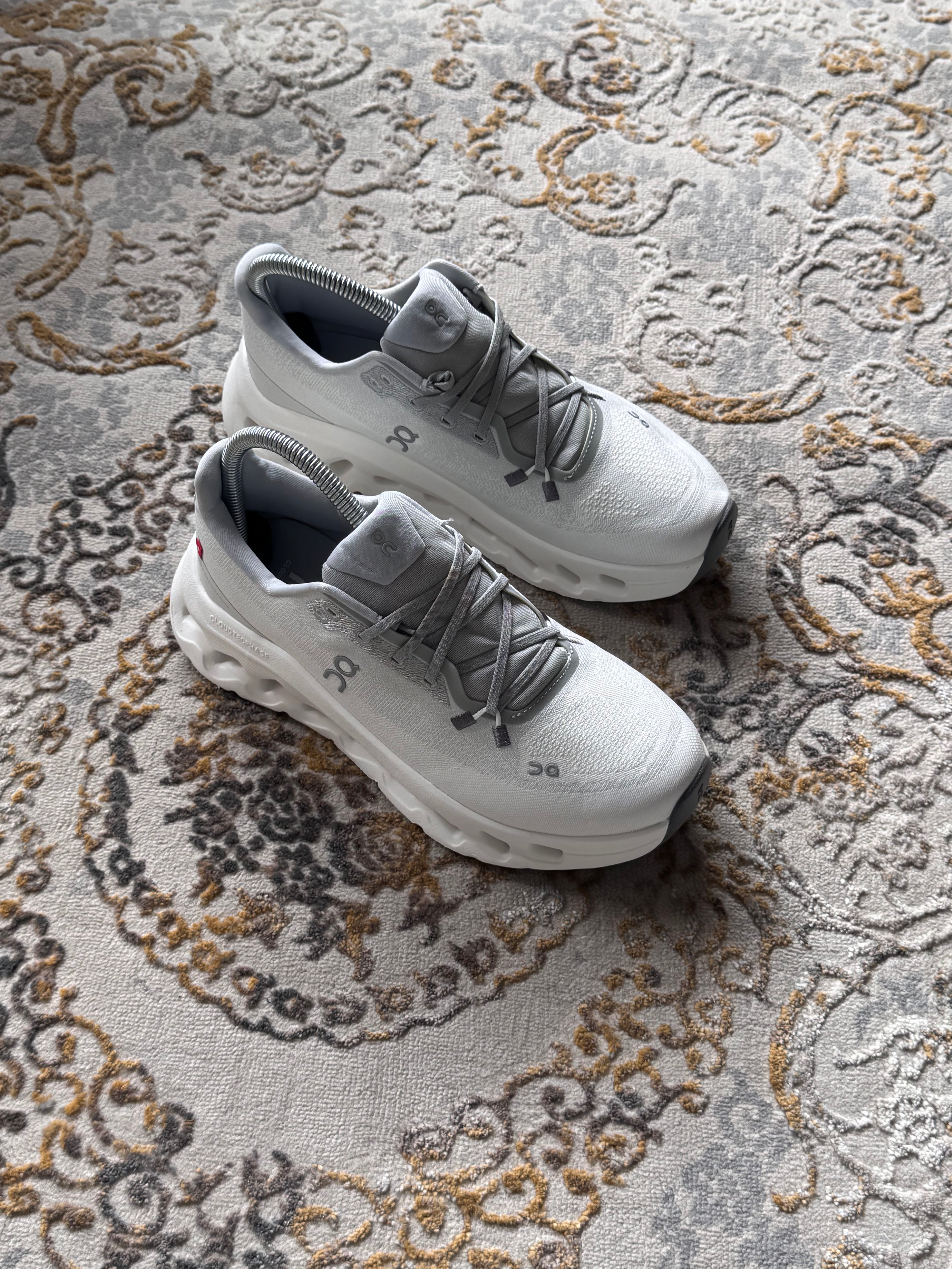 On cloud tilt “blanco gris”