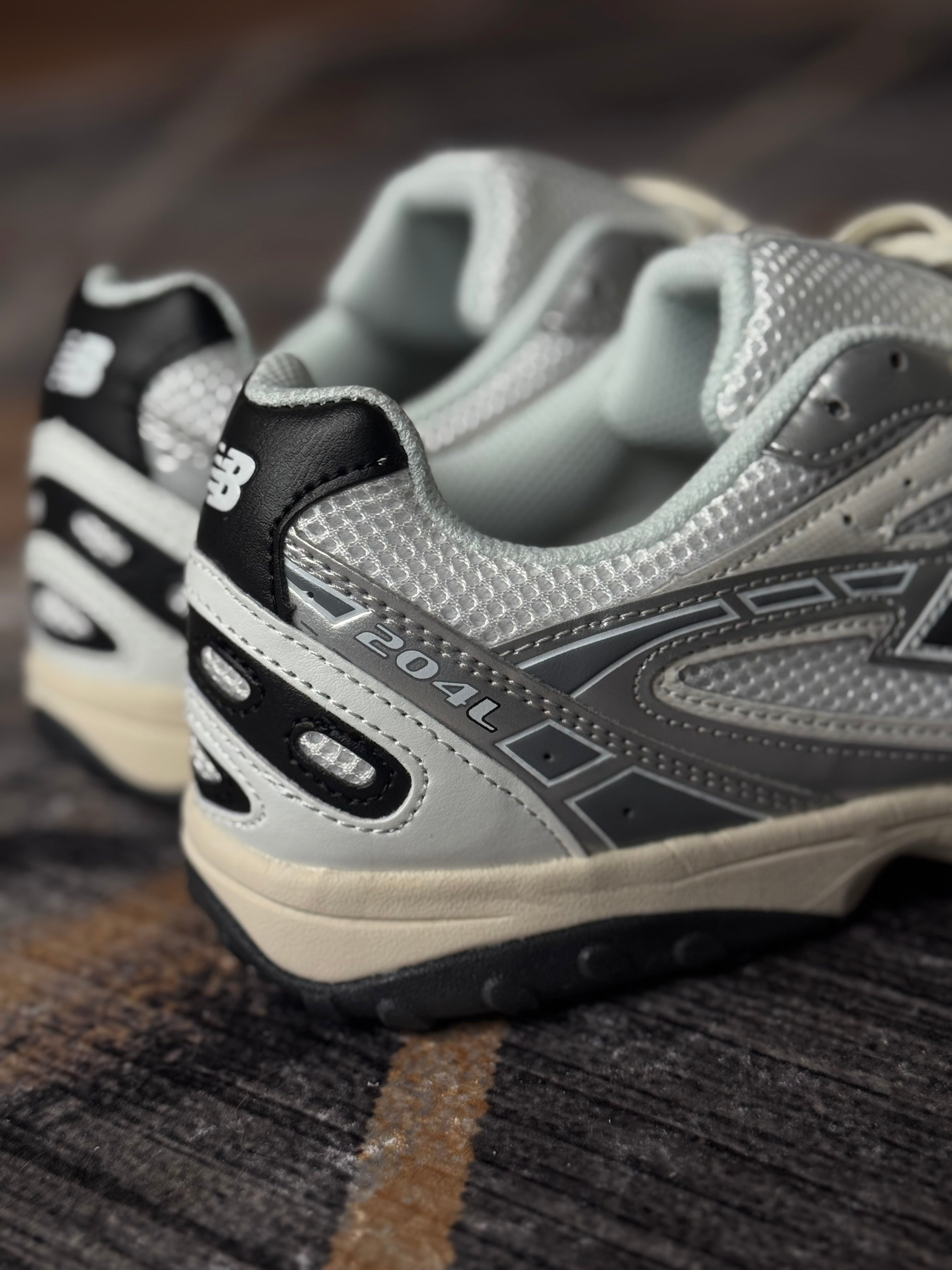 New balance 204L “silver”
