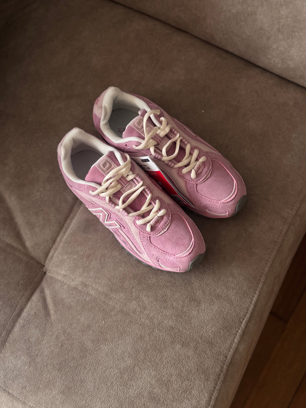 New balance 204L “pink taffy”