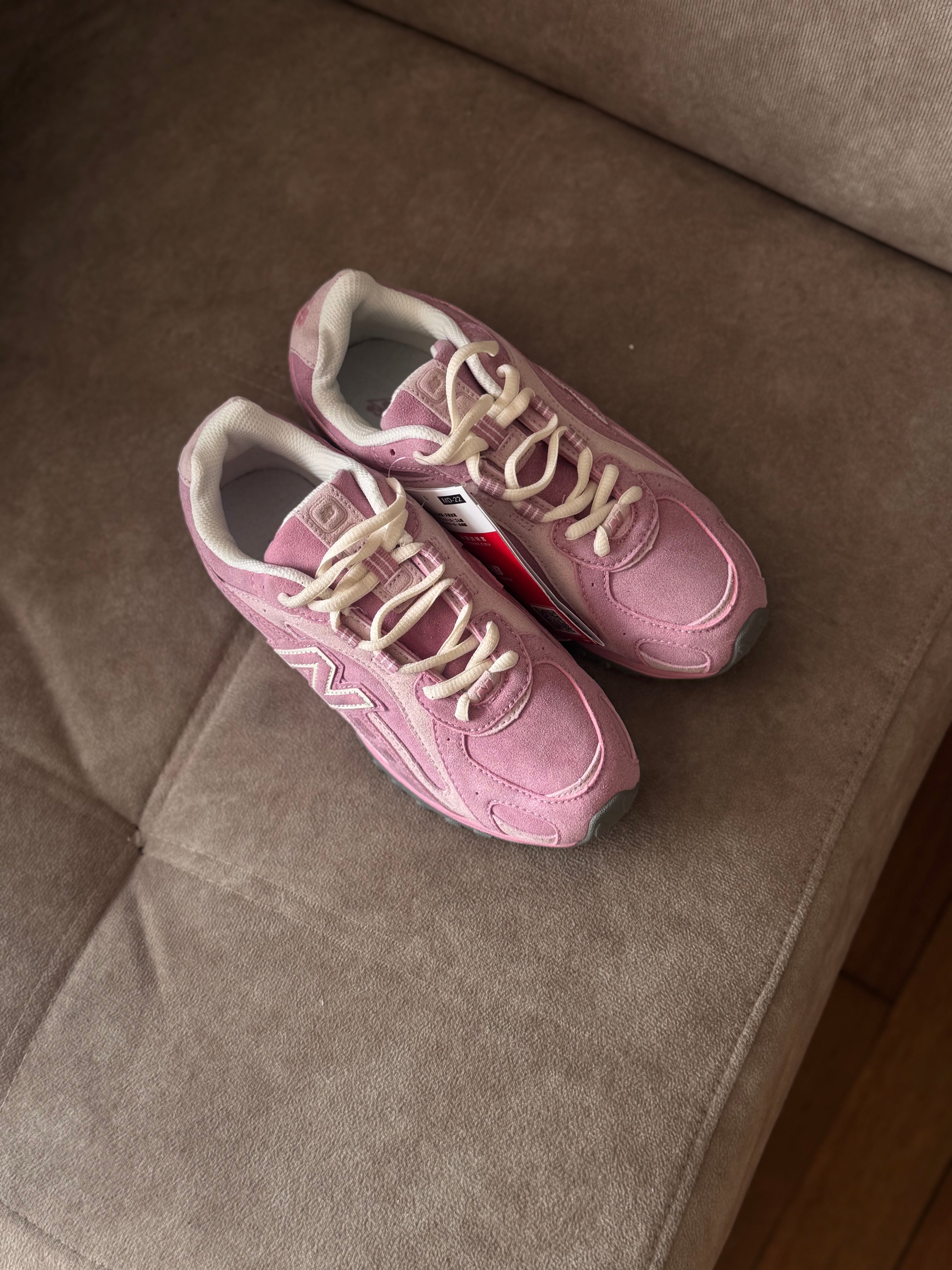 New balance 204L “pink taffy”