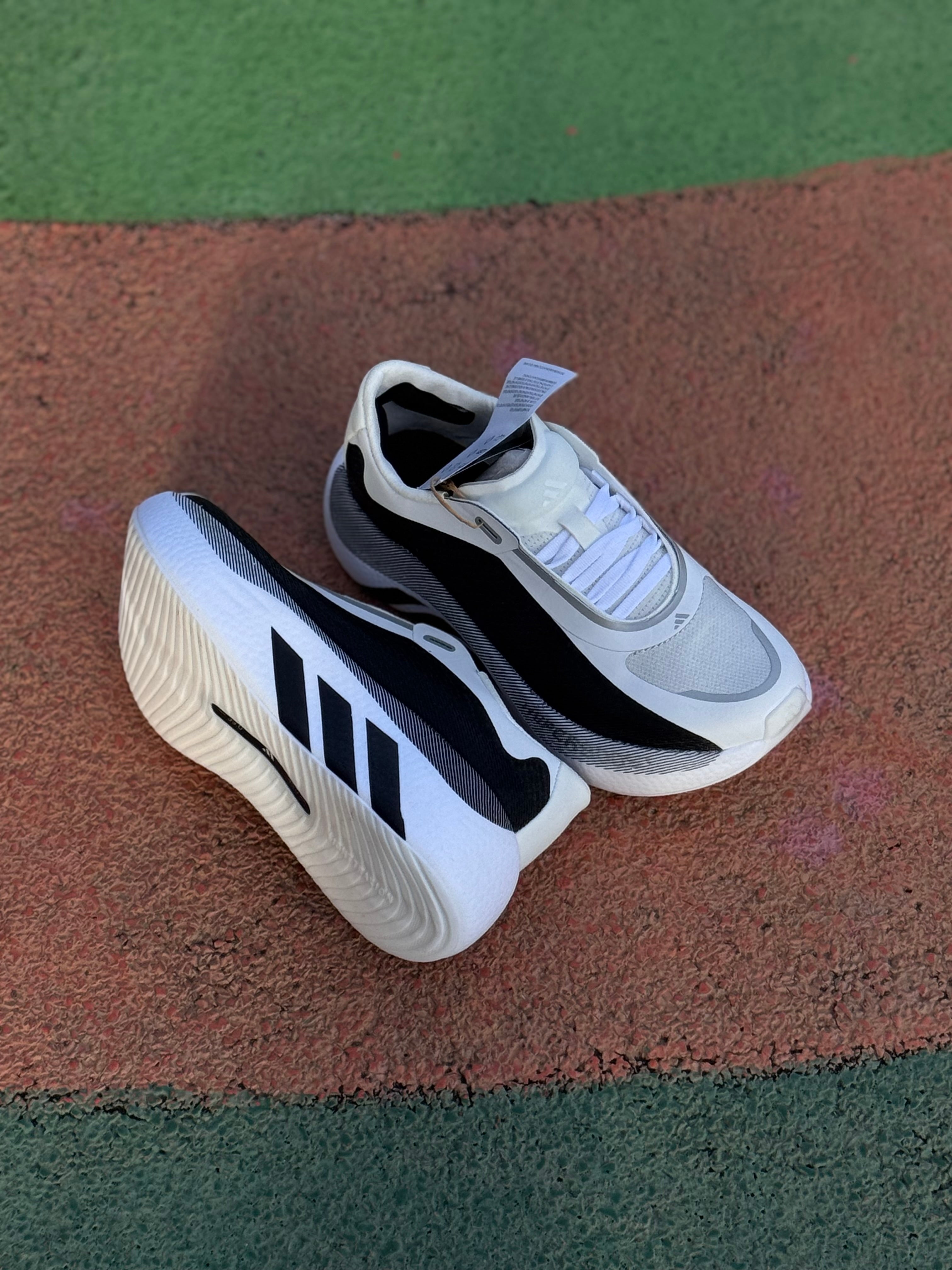 Adidas hyperboost “Edge” blanco negro