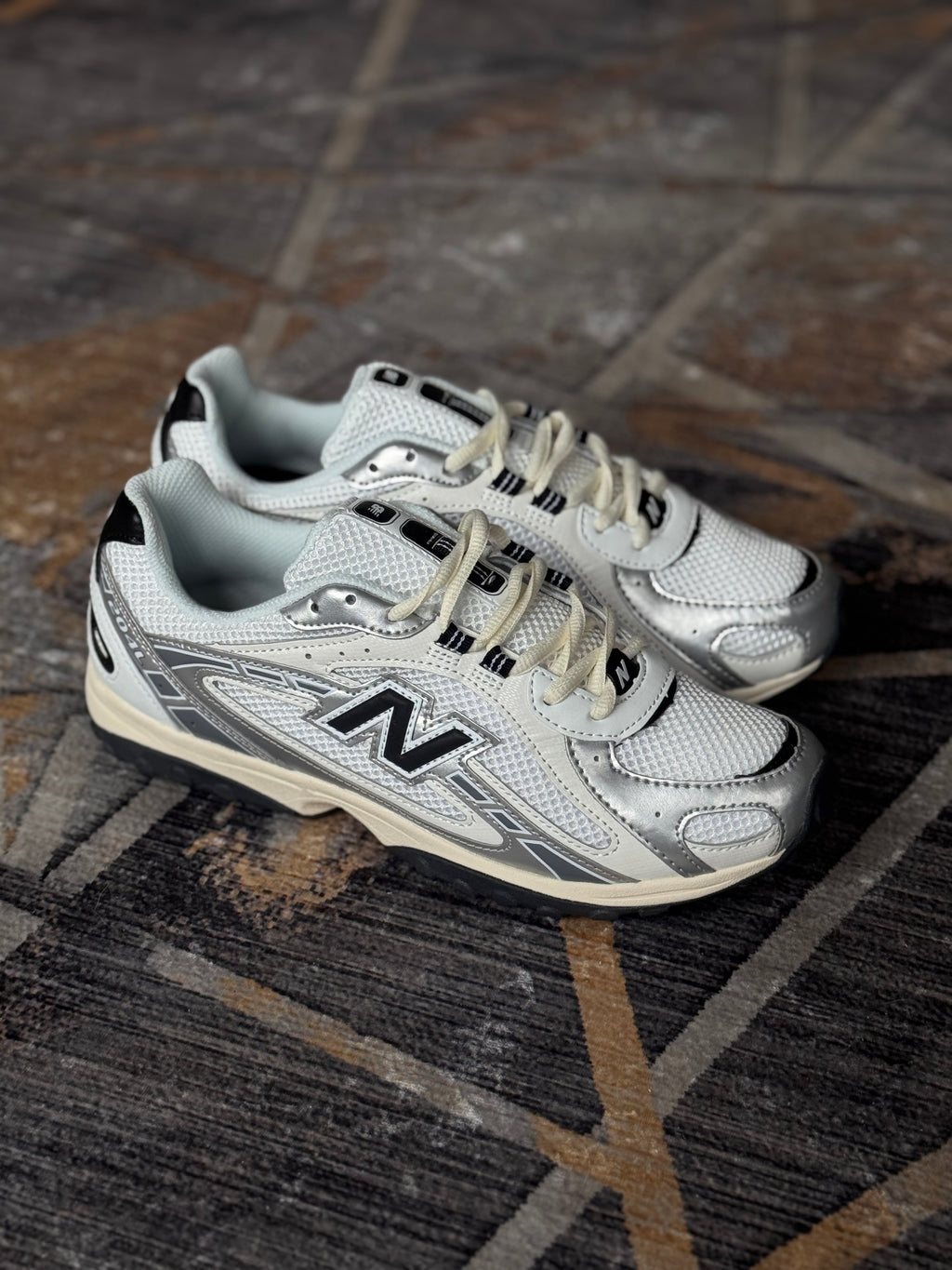 New balance 204L “silver”