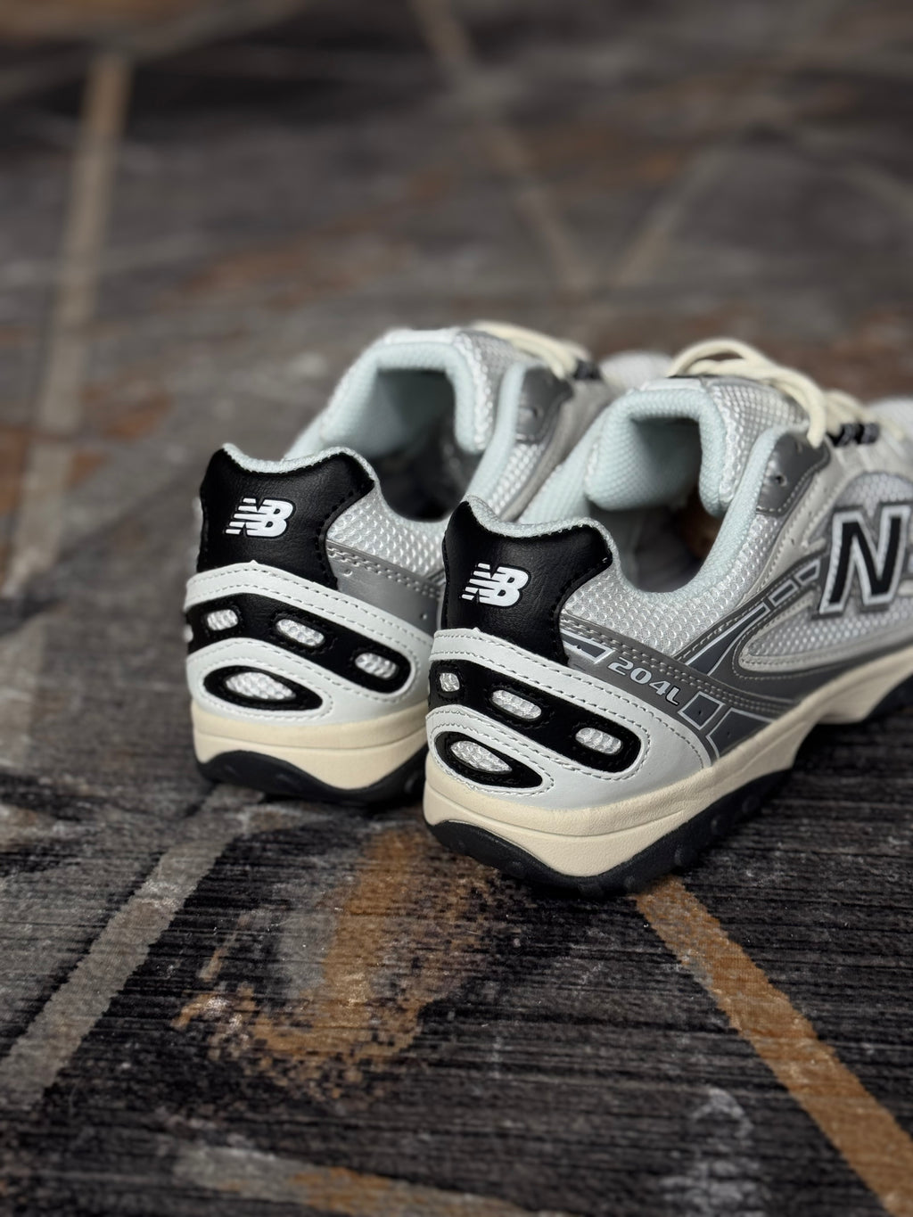 New balance 204L “silver”