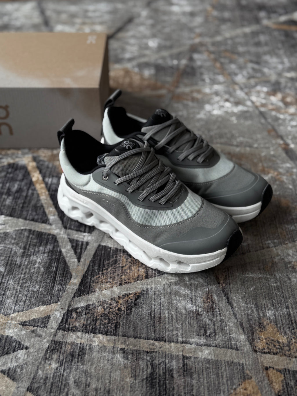 On cloud “cloudtilt x loewe gris “