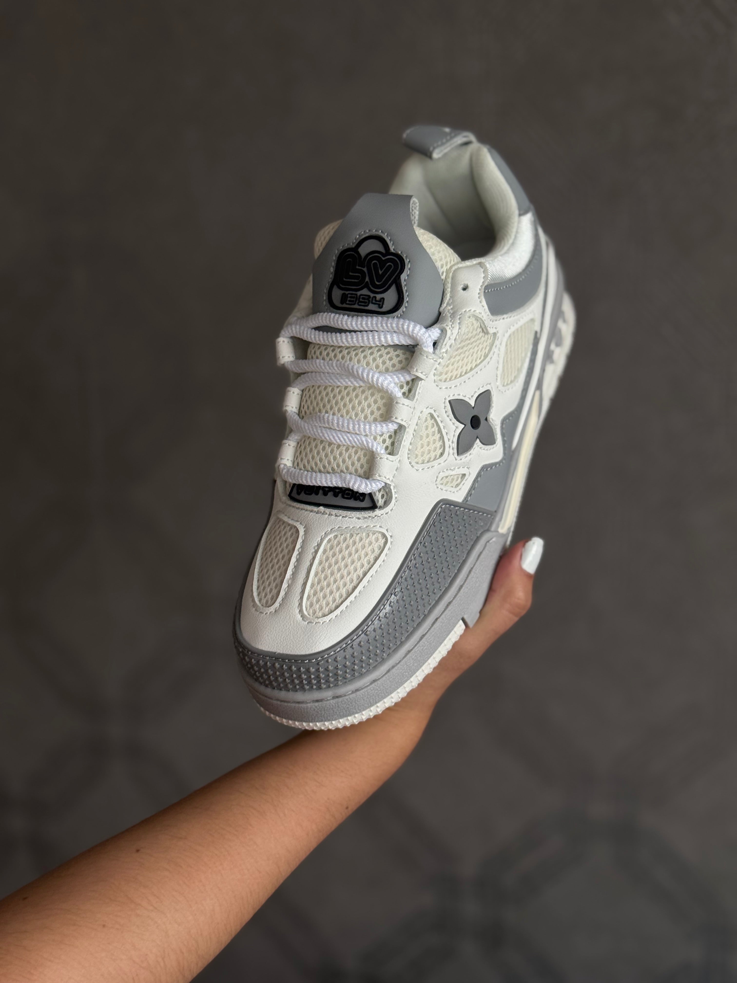 Louis Vuitton Skate gris blanca
