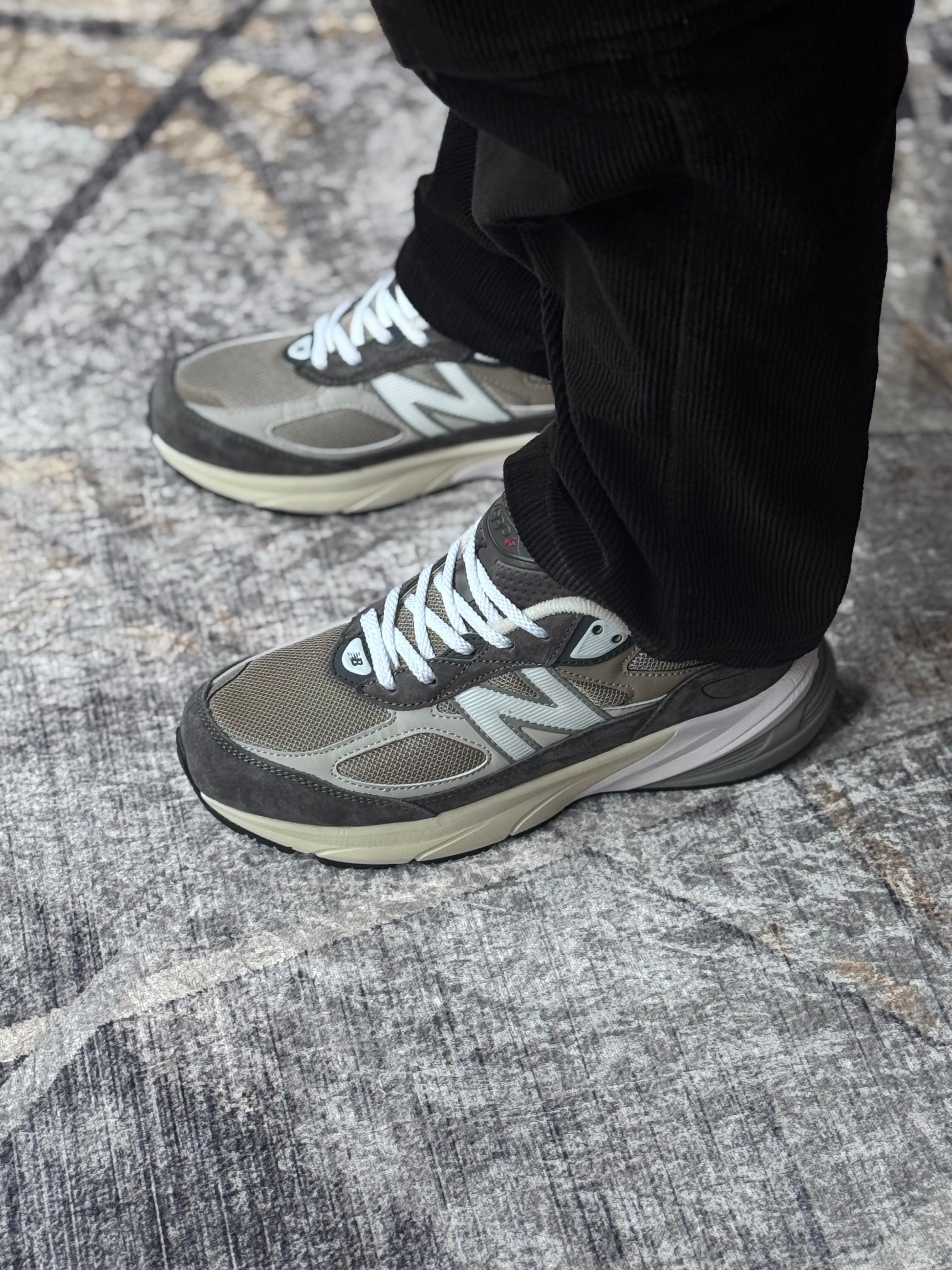 New Balance 990