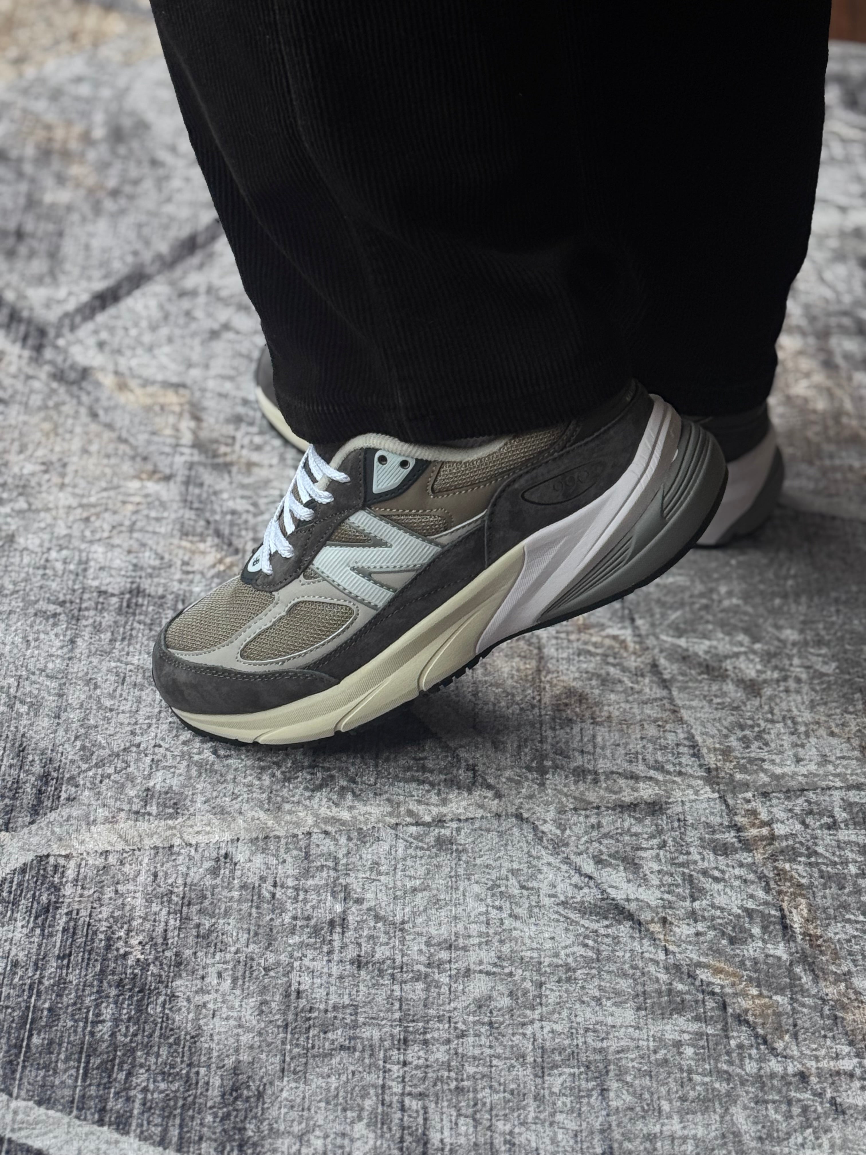 New Balance 990