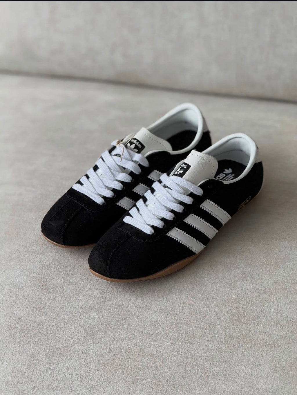 Adidas Tokyo “ negro blanco”