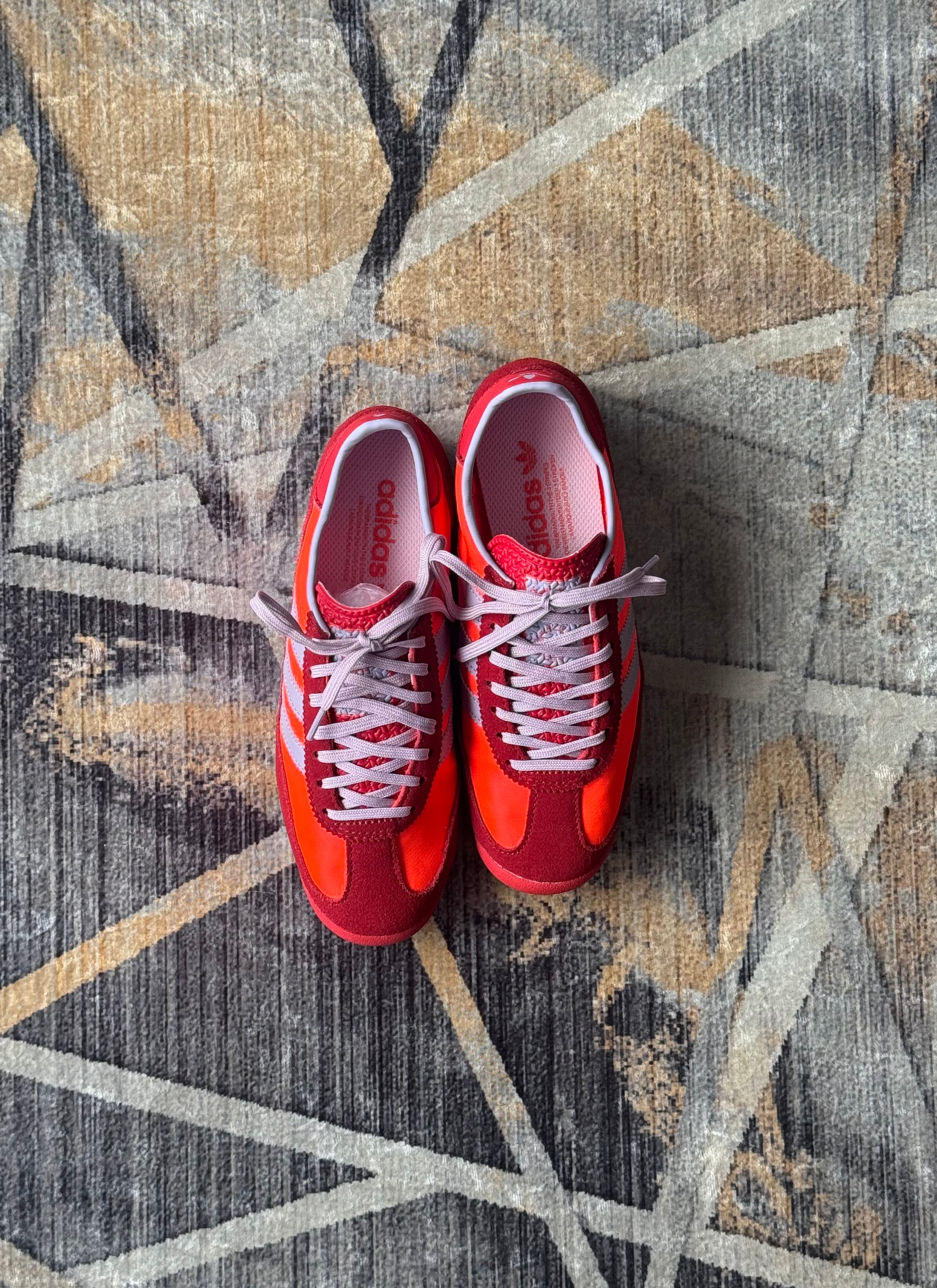 Adidas  SL 72 og “Rosa flúor”