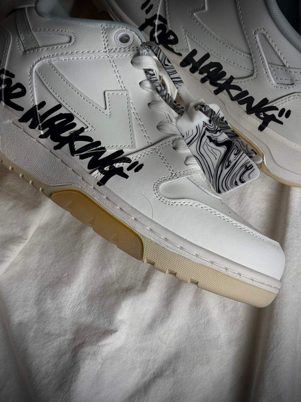 OFF-WHITE Out Of Office OOO Low Tops
For Walking White
