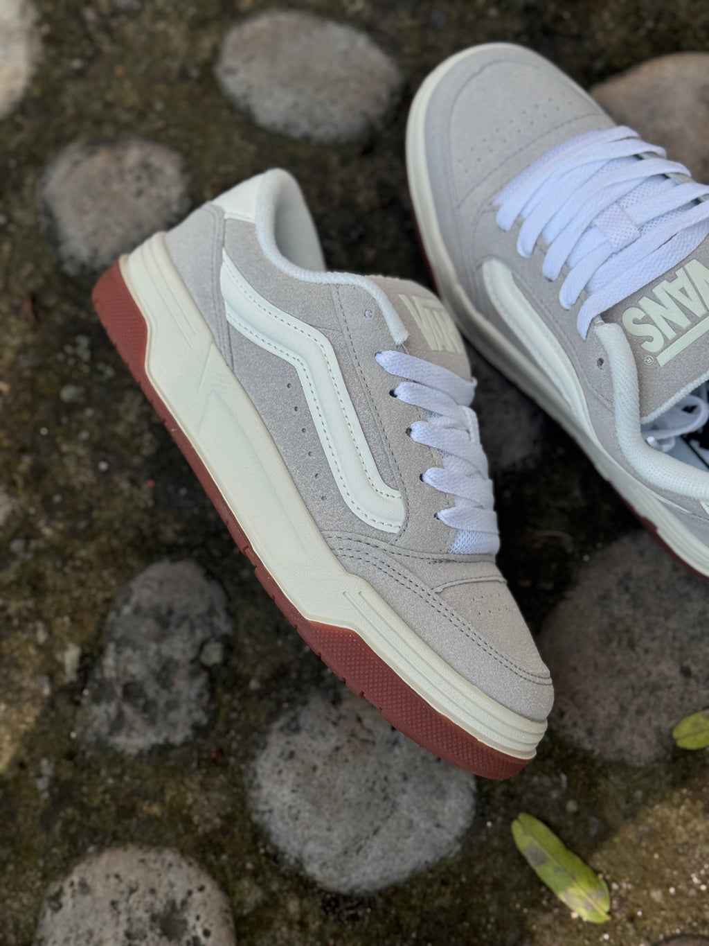 Vans hylane gris suela goma