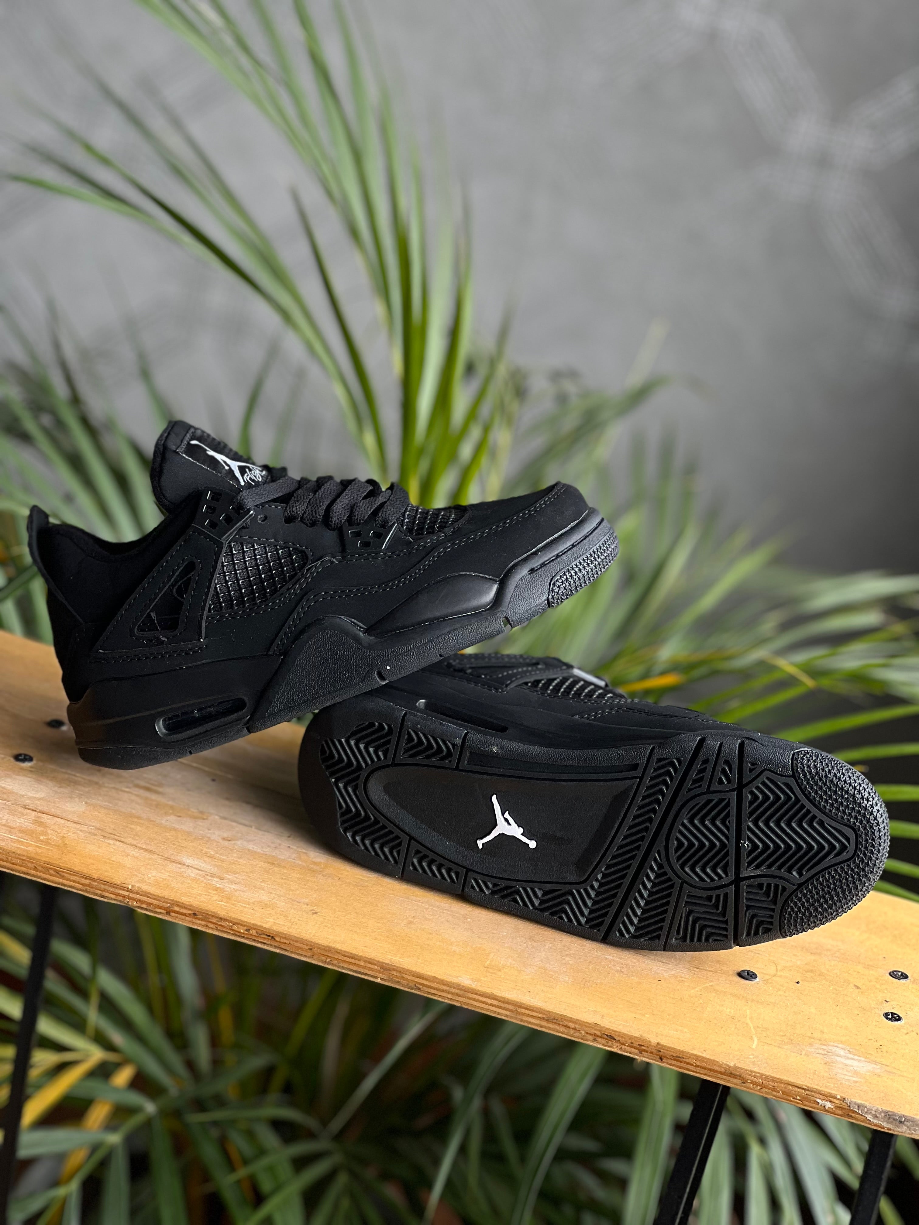Nike Jordan 4 “black cat”