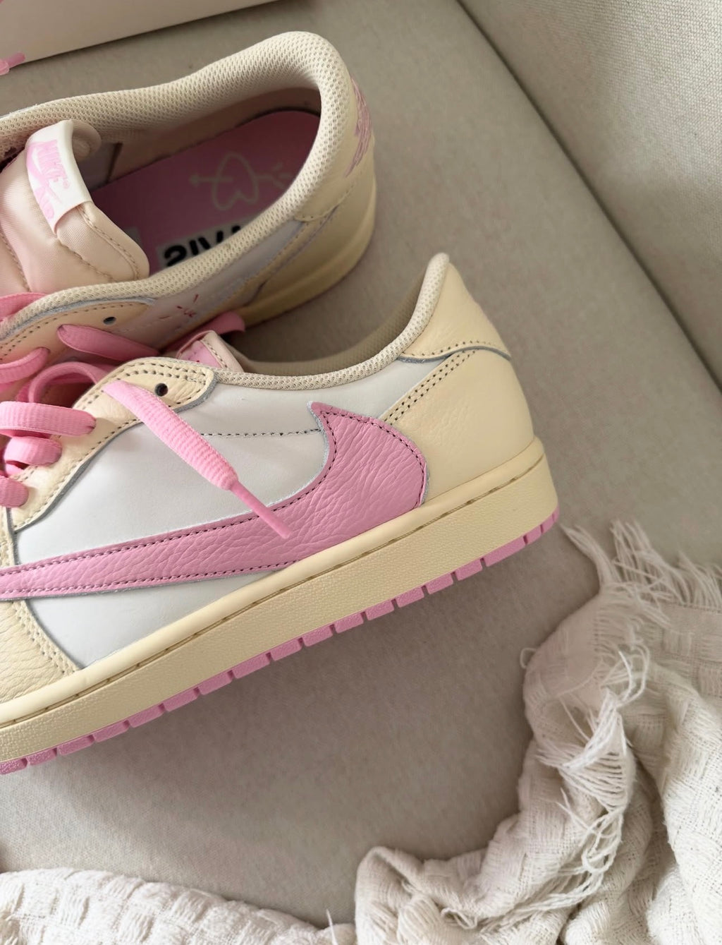 Nike Air Jordan 1 x Travis Scott “shy pinky”