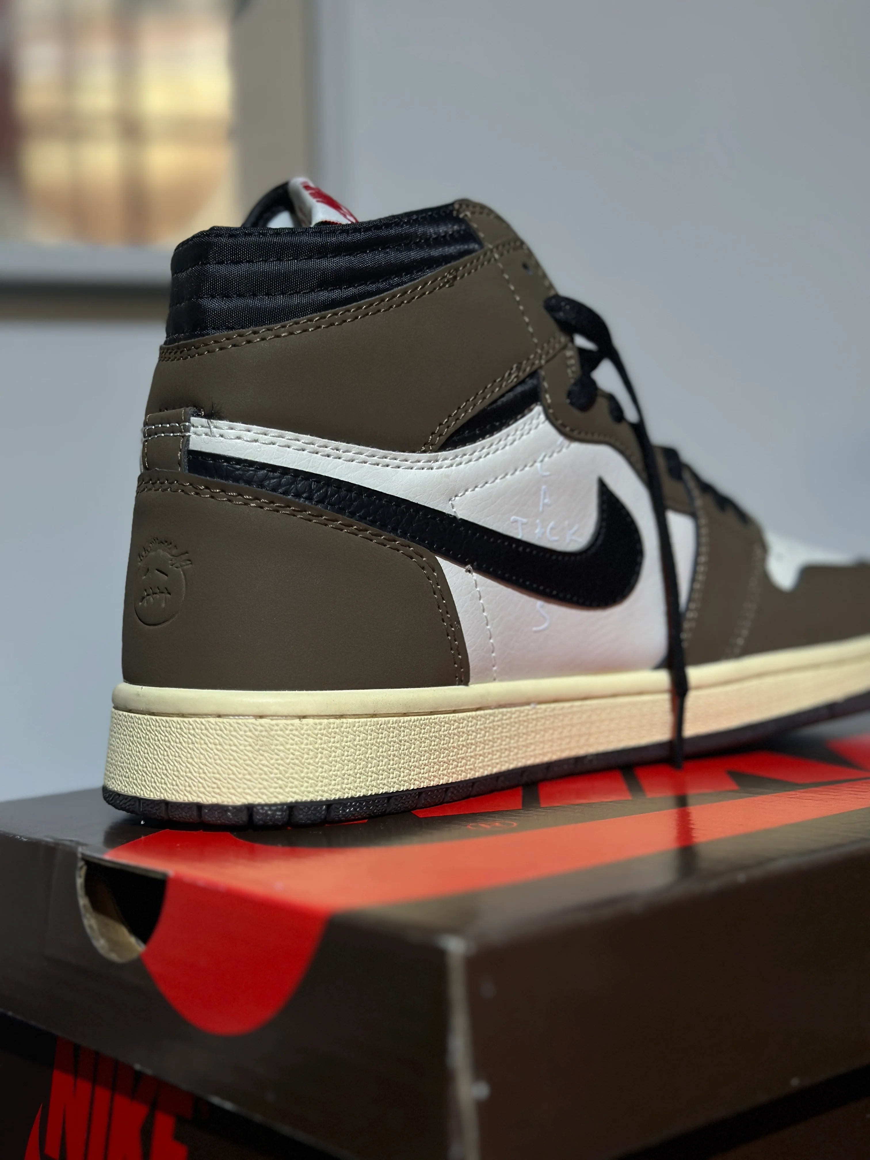 Nike Air Jordan 1 x Travis scott “mocha”