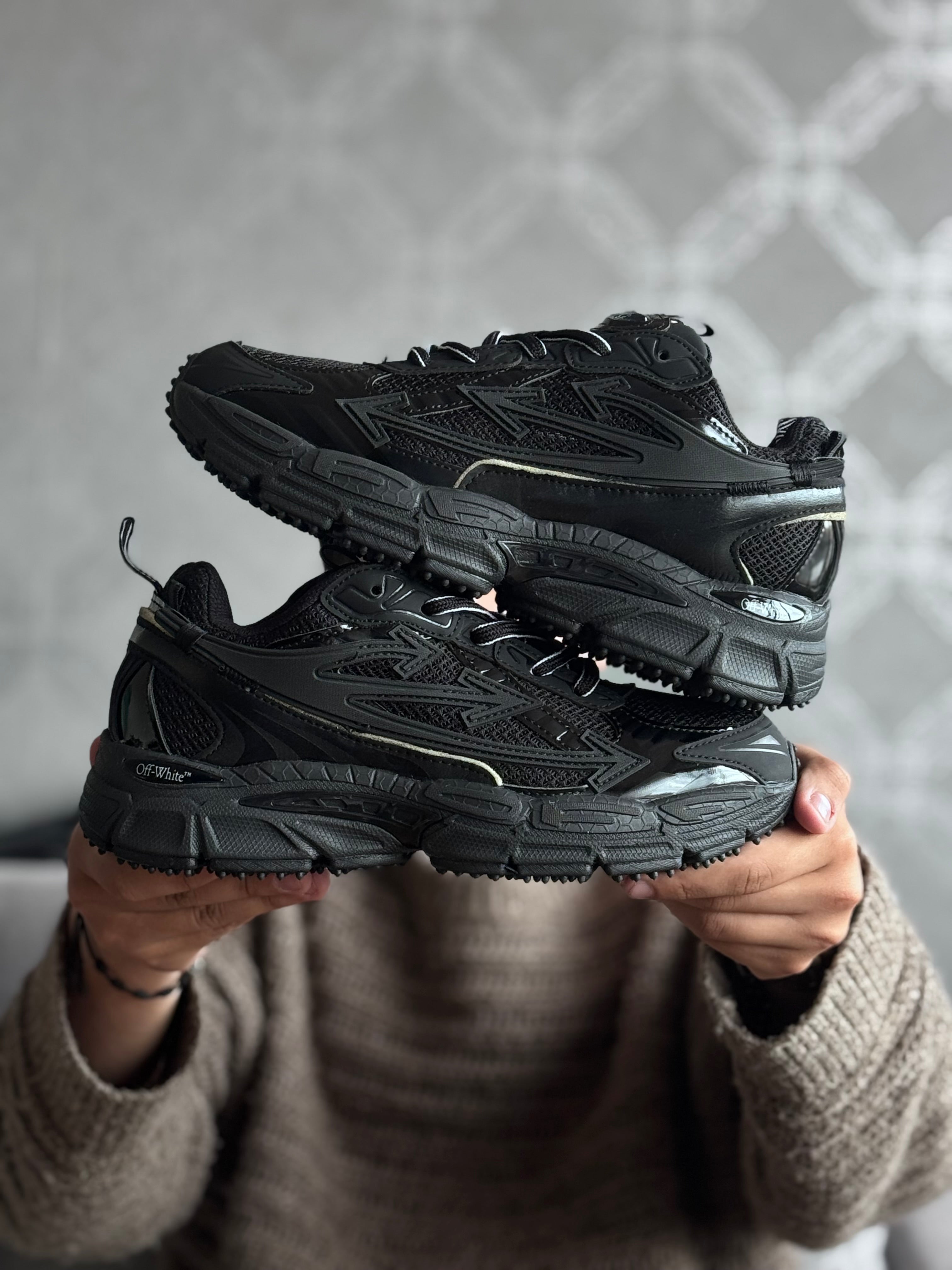 OFF-WHITE Be Right Back “negra”
