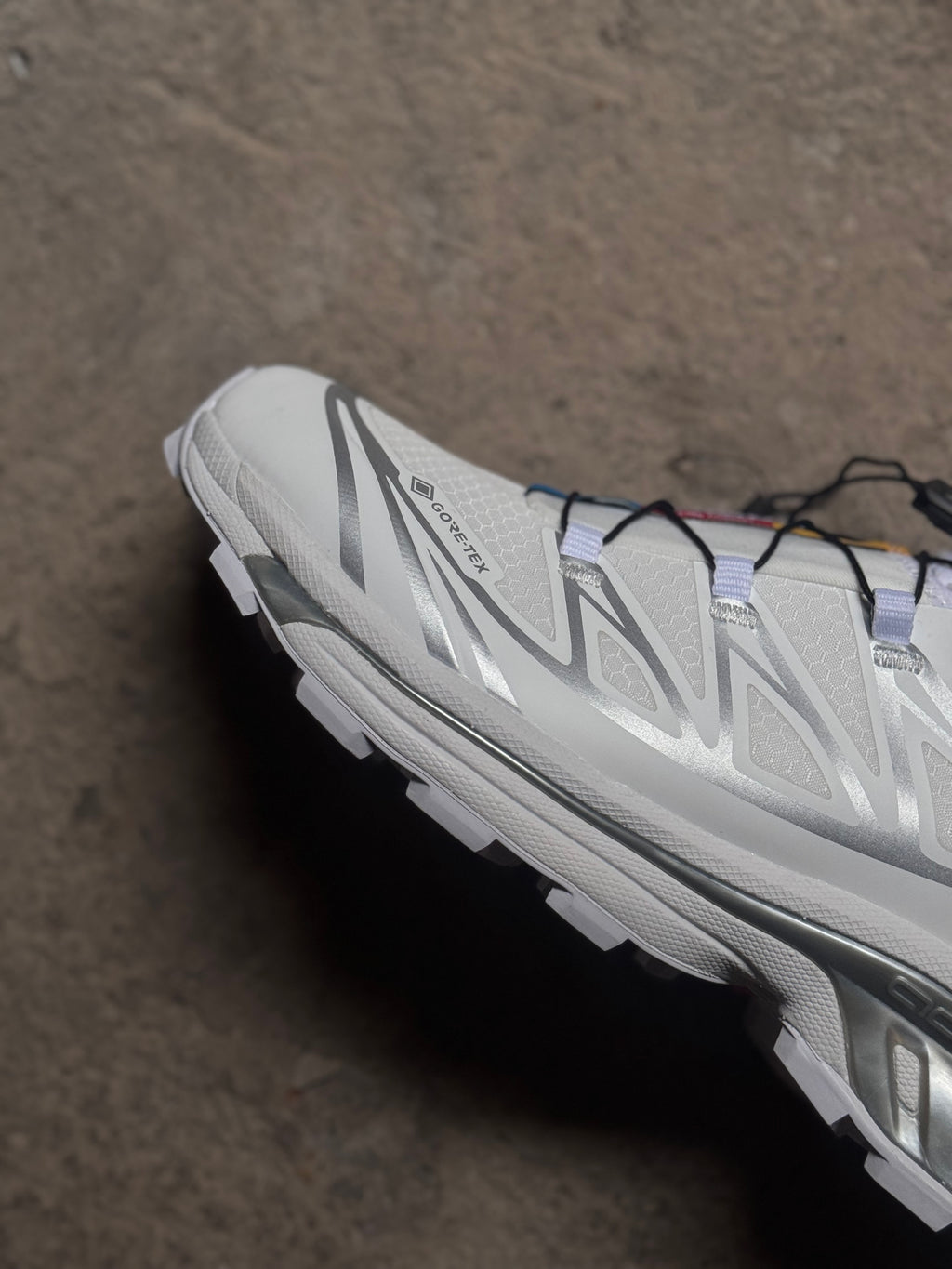 Salomón xt6 goretex “white-silver”