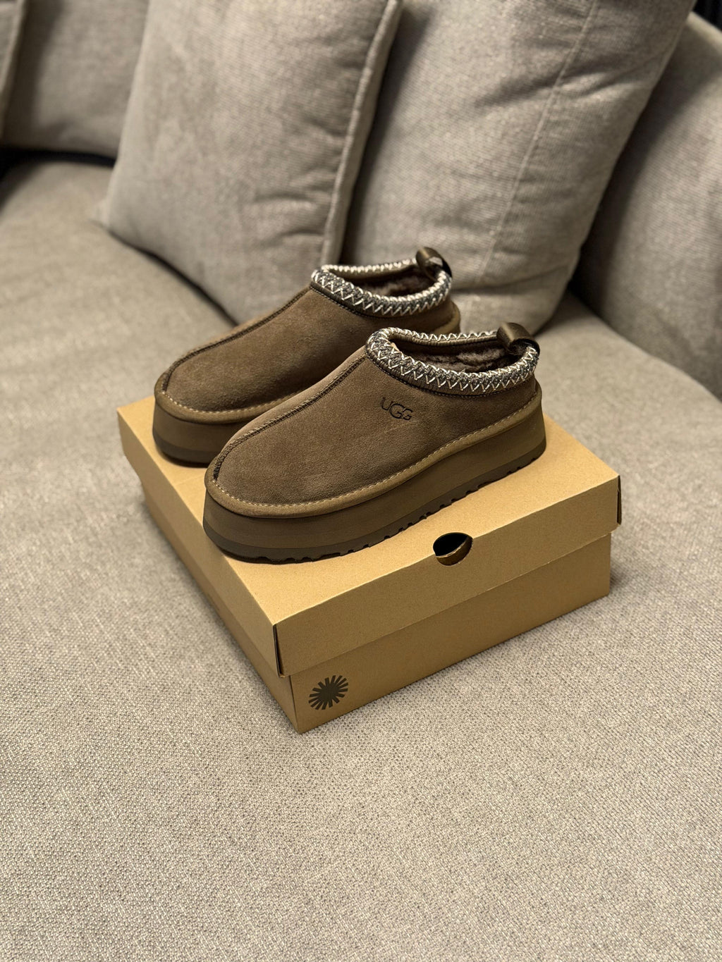 Ugg slipper tassman ll “café”