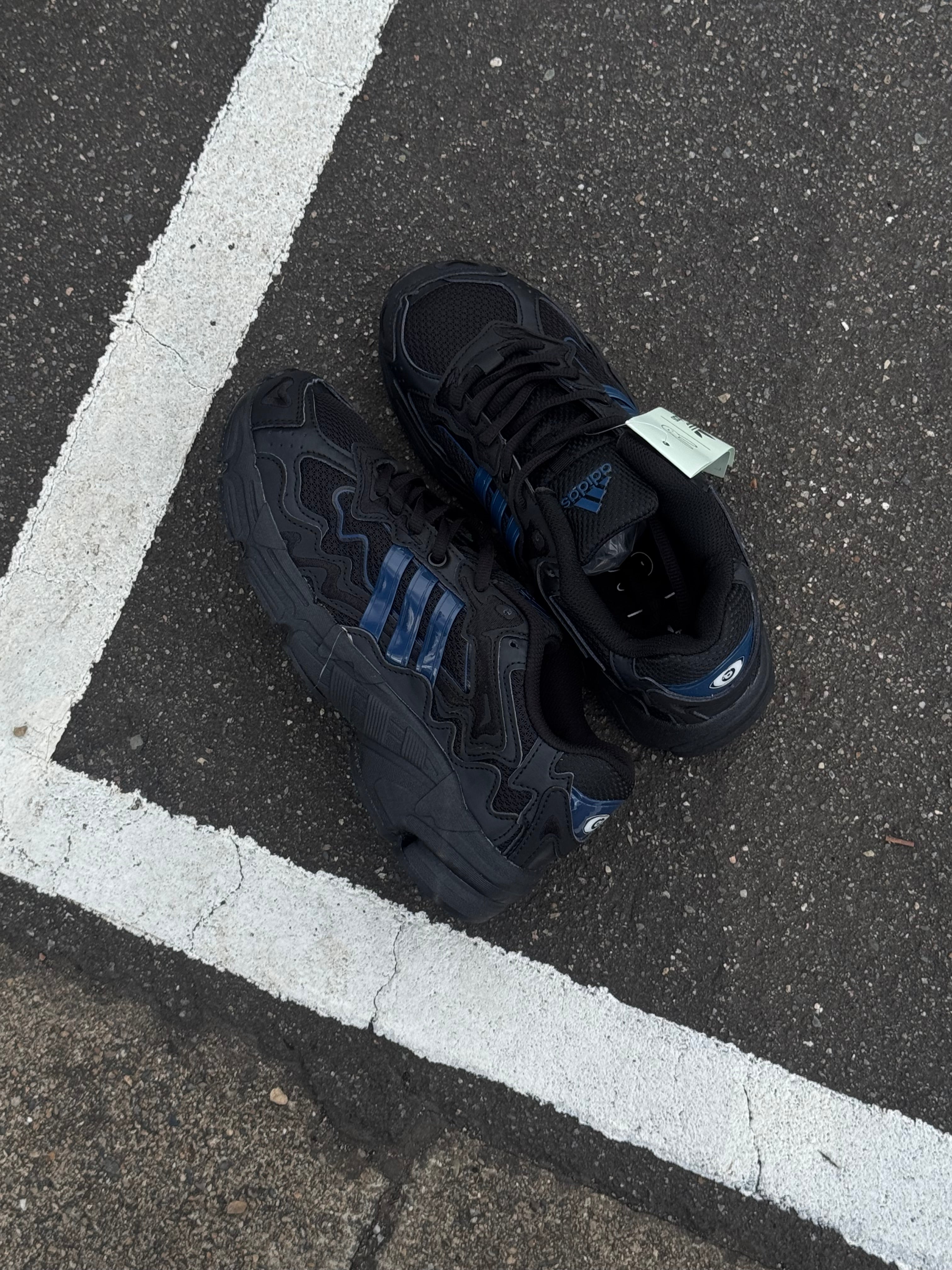 adidas Response CL Bad Bunny “negro”