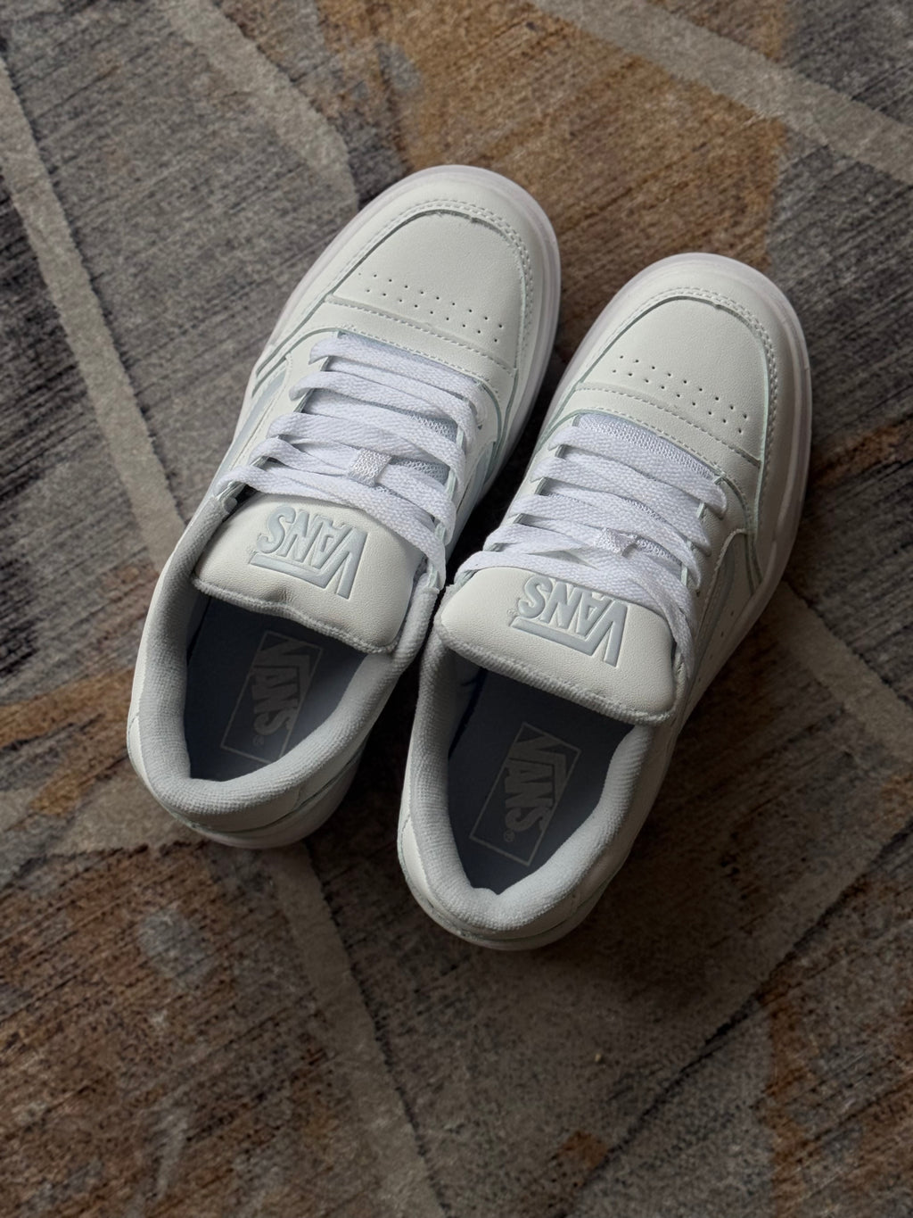 Vans hylane “blanco gris”
