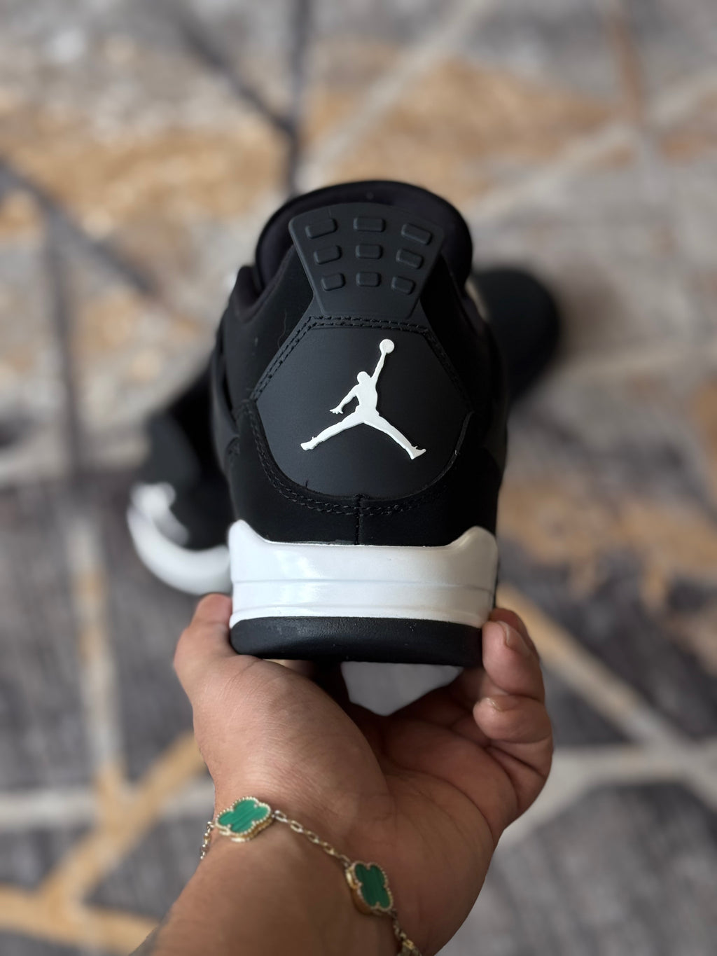 Nike Air Jordan 4 “white thunder”