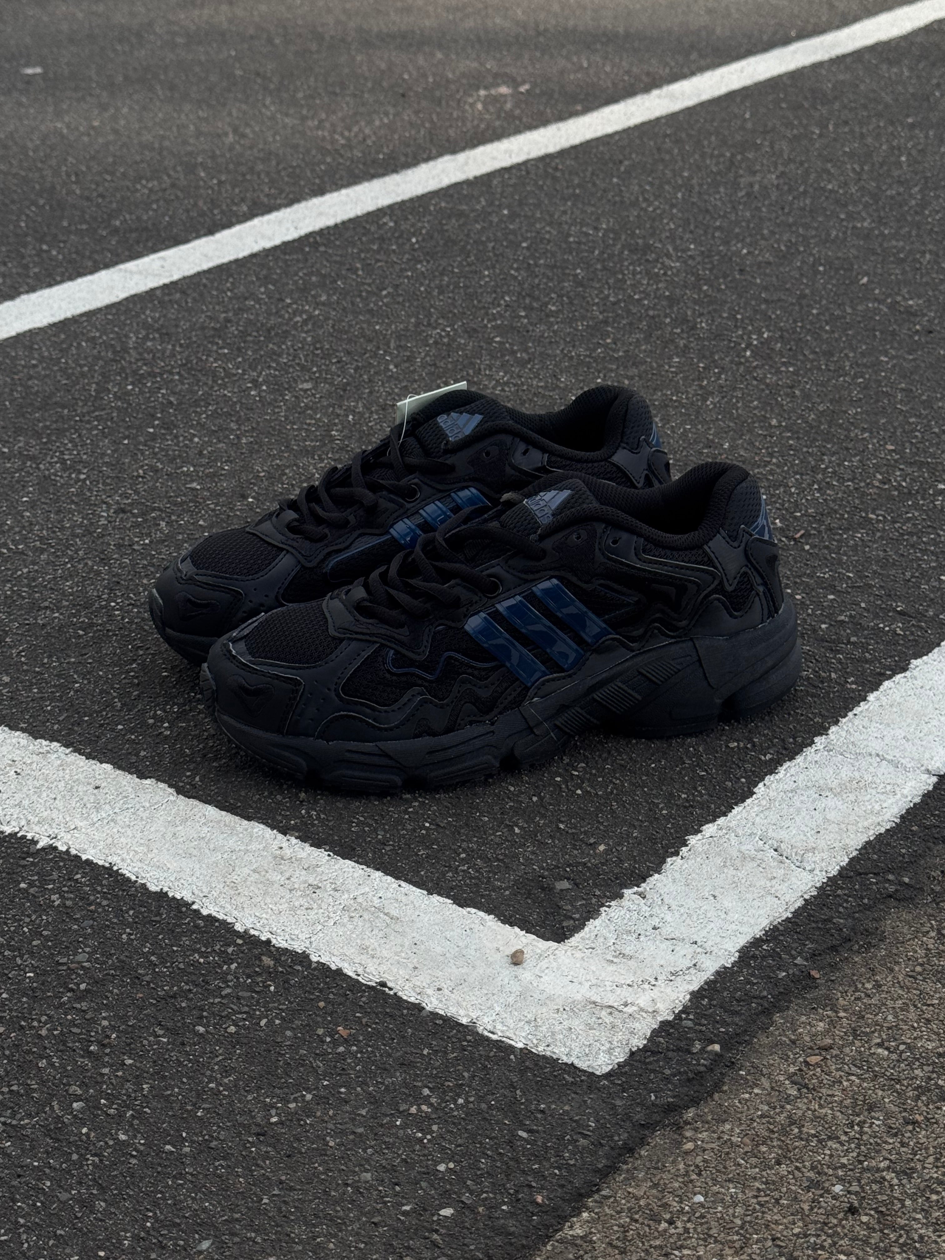 adidas Response CL Bad Bunny “negro”