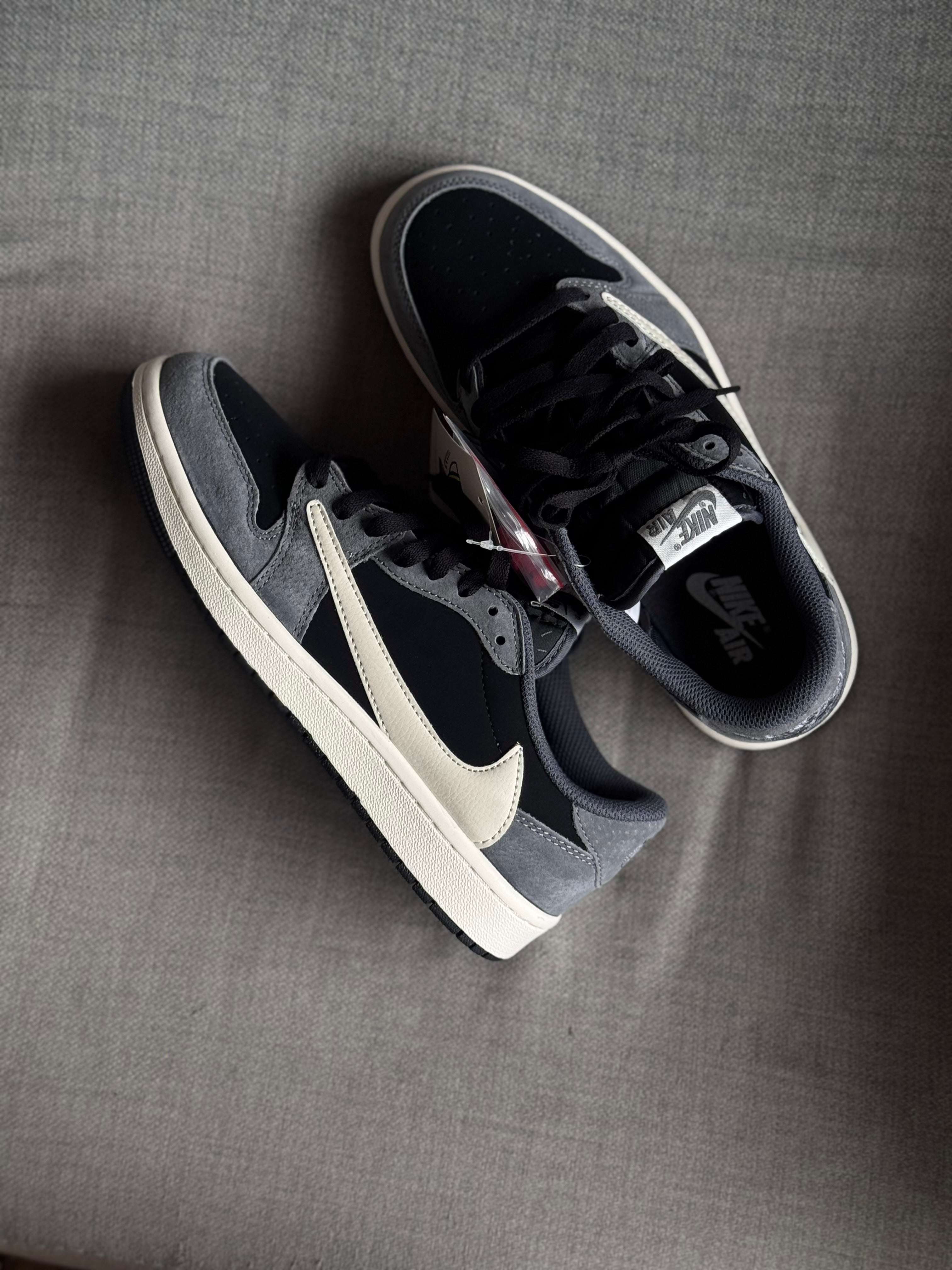 Nike Air Jordan 1 x Travis scott “grey”
