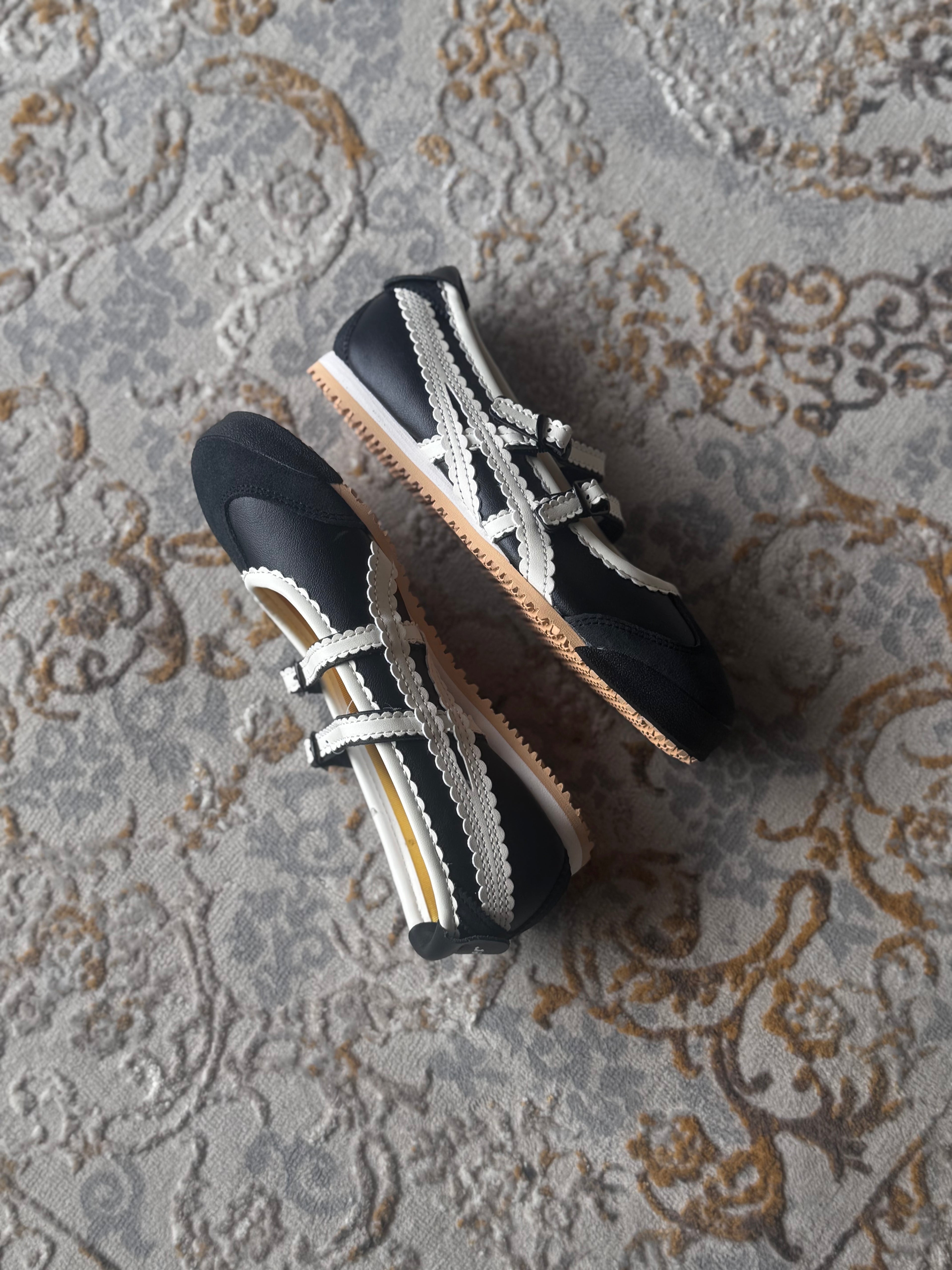 Onitsuka Tiger ballet Flats “negro “