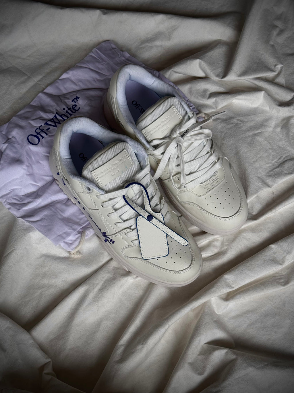 OFF-WHITE Out Of Office OOO Low Tops
For Walking White