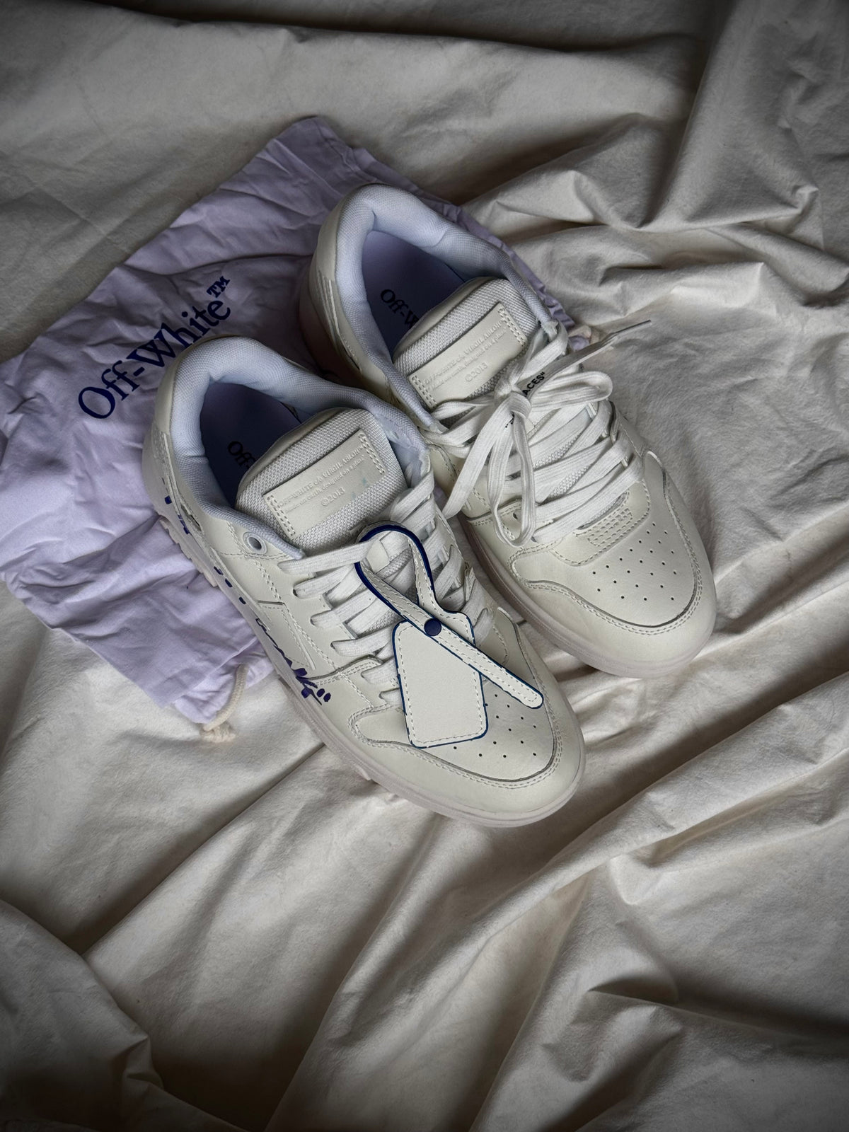 OFF-WHITE Out Of Office OOO Low Tops
For Walking White