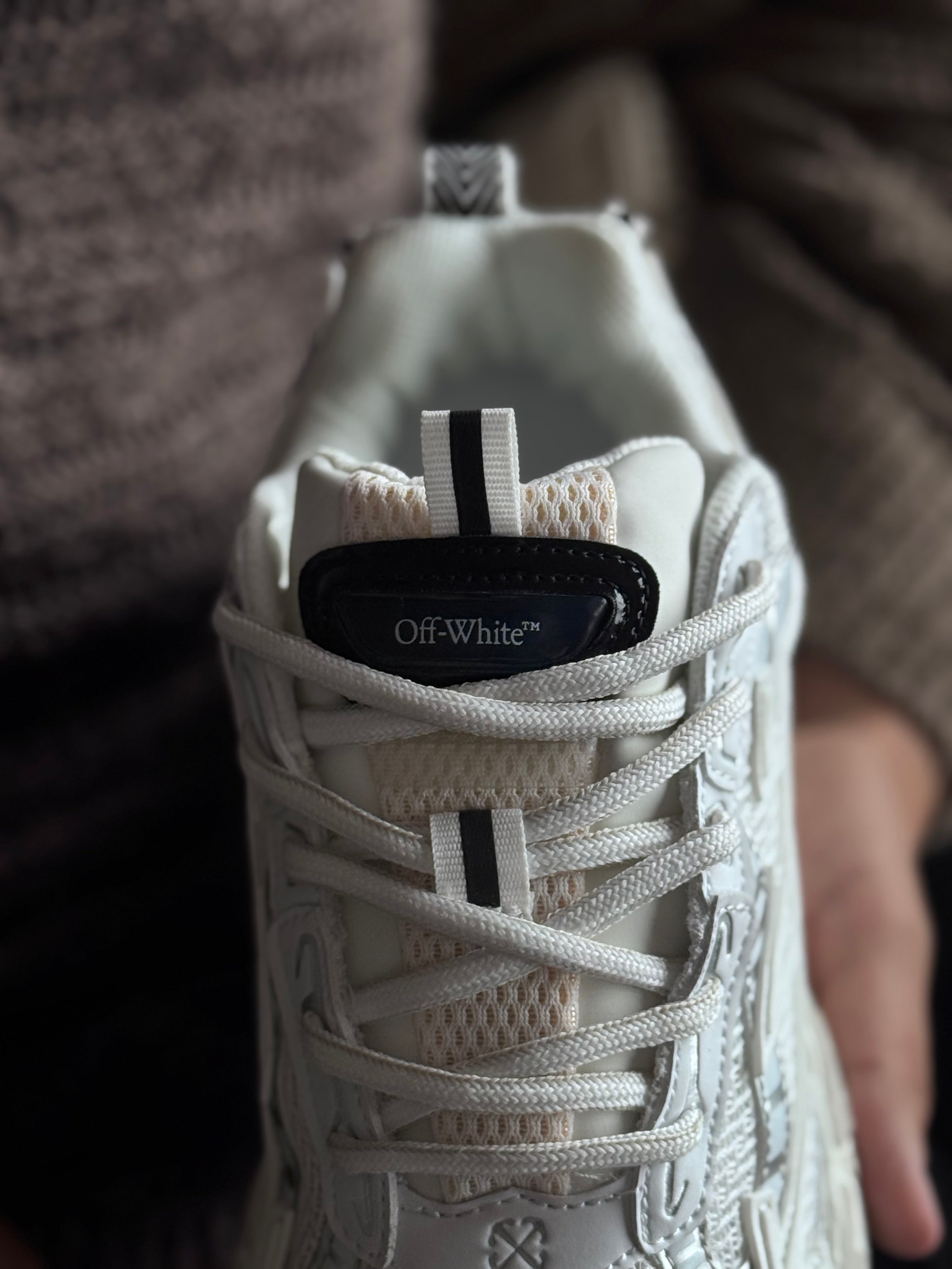 OFF-WHITE Be Right Back beige