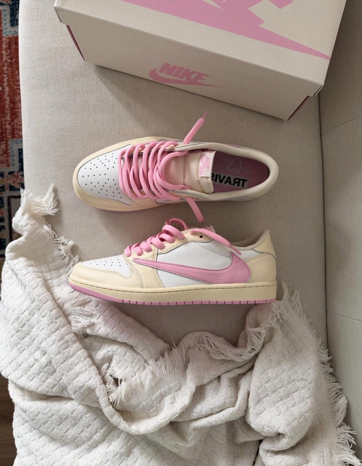 Nike Air Jordan 1 x Travis Scott “shy pinky”