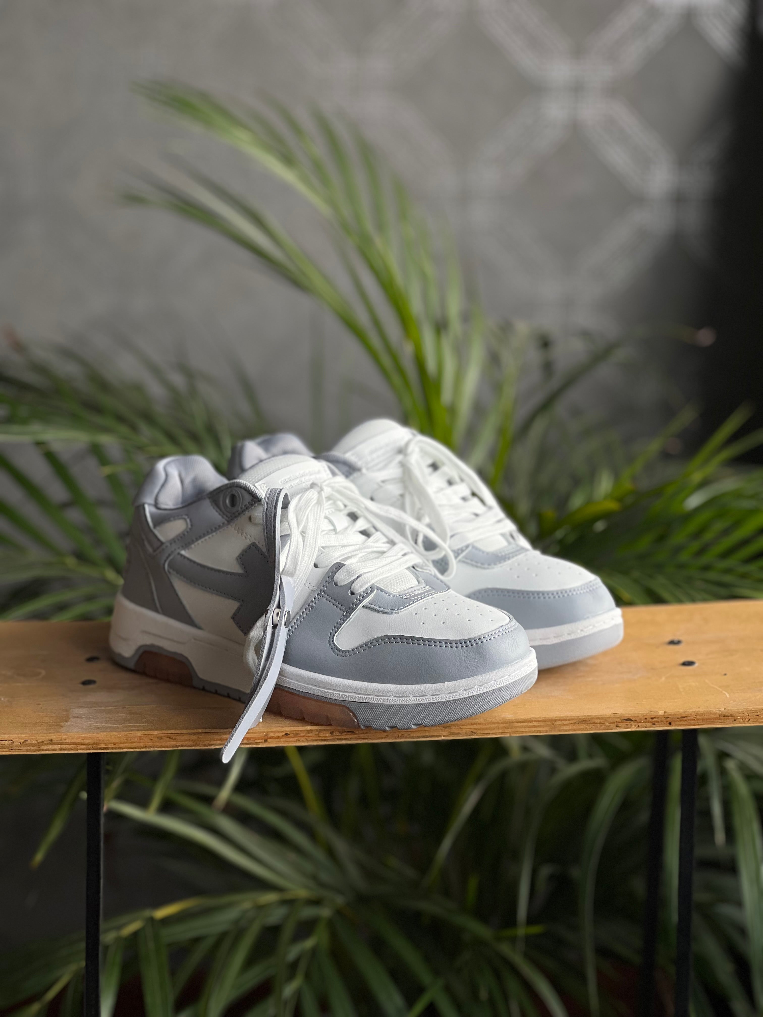 Off white “out of office blanco gris