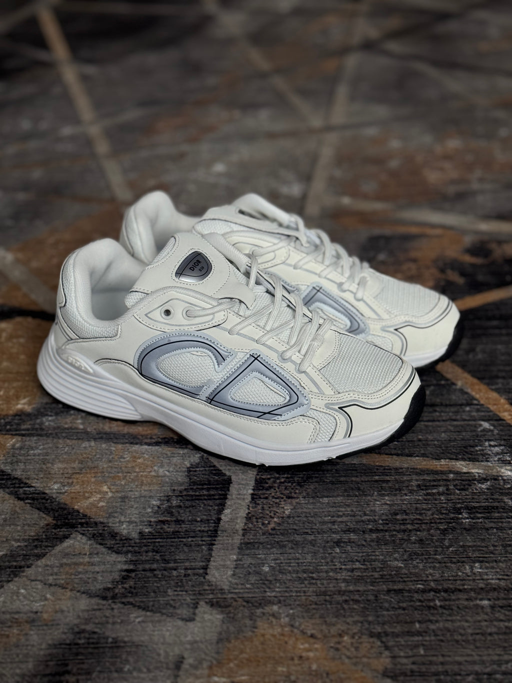 Dior B 23 “white”