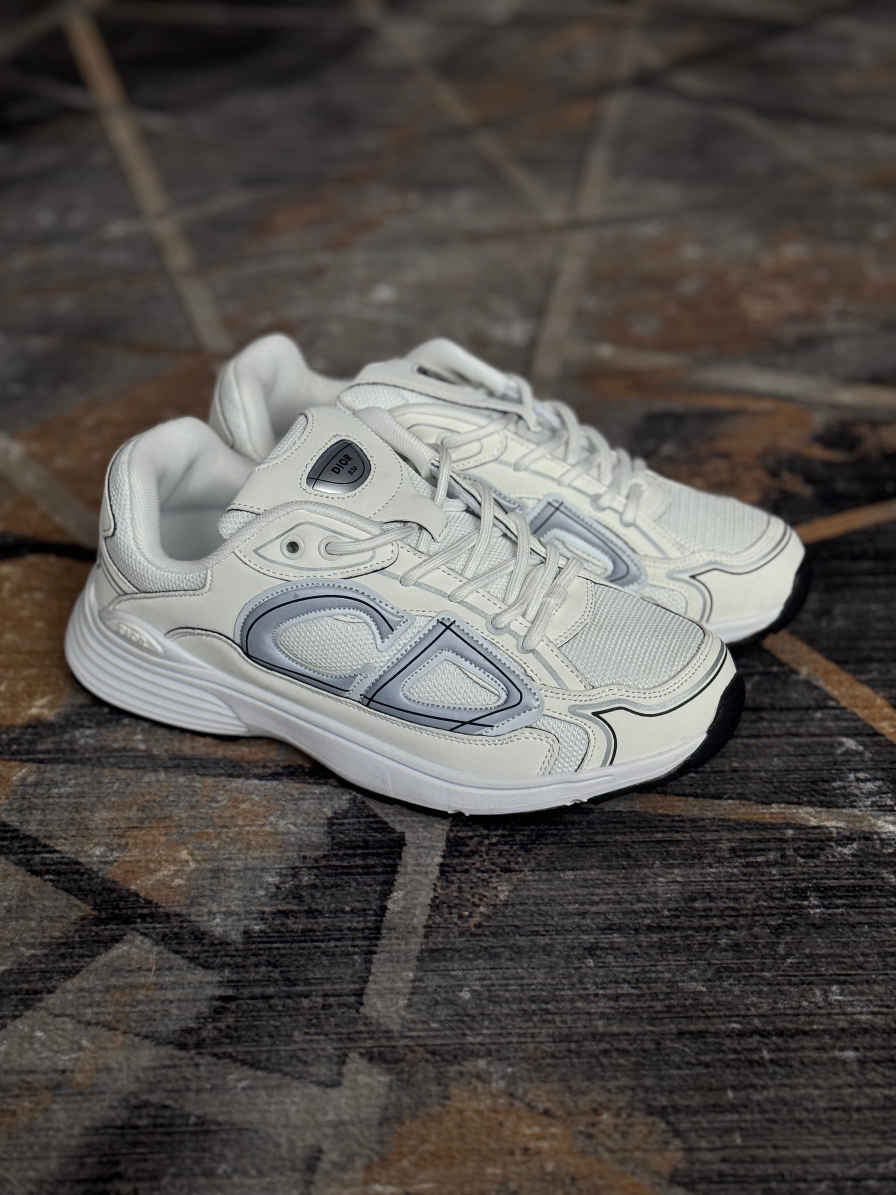 Dior B 23 “white”