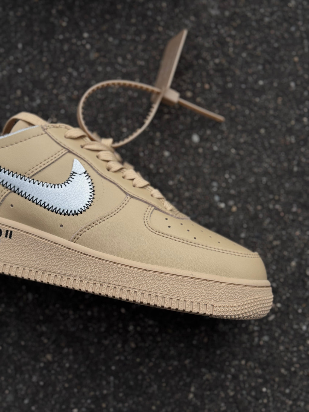 Nike air force One x off white “sesame”