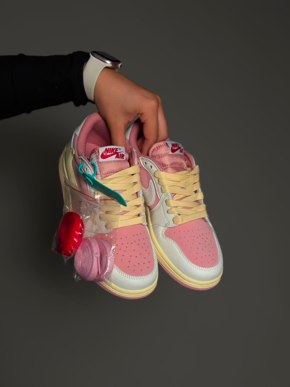Air Jordan 1 low x Travis scott “shy pink”
