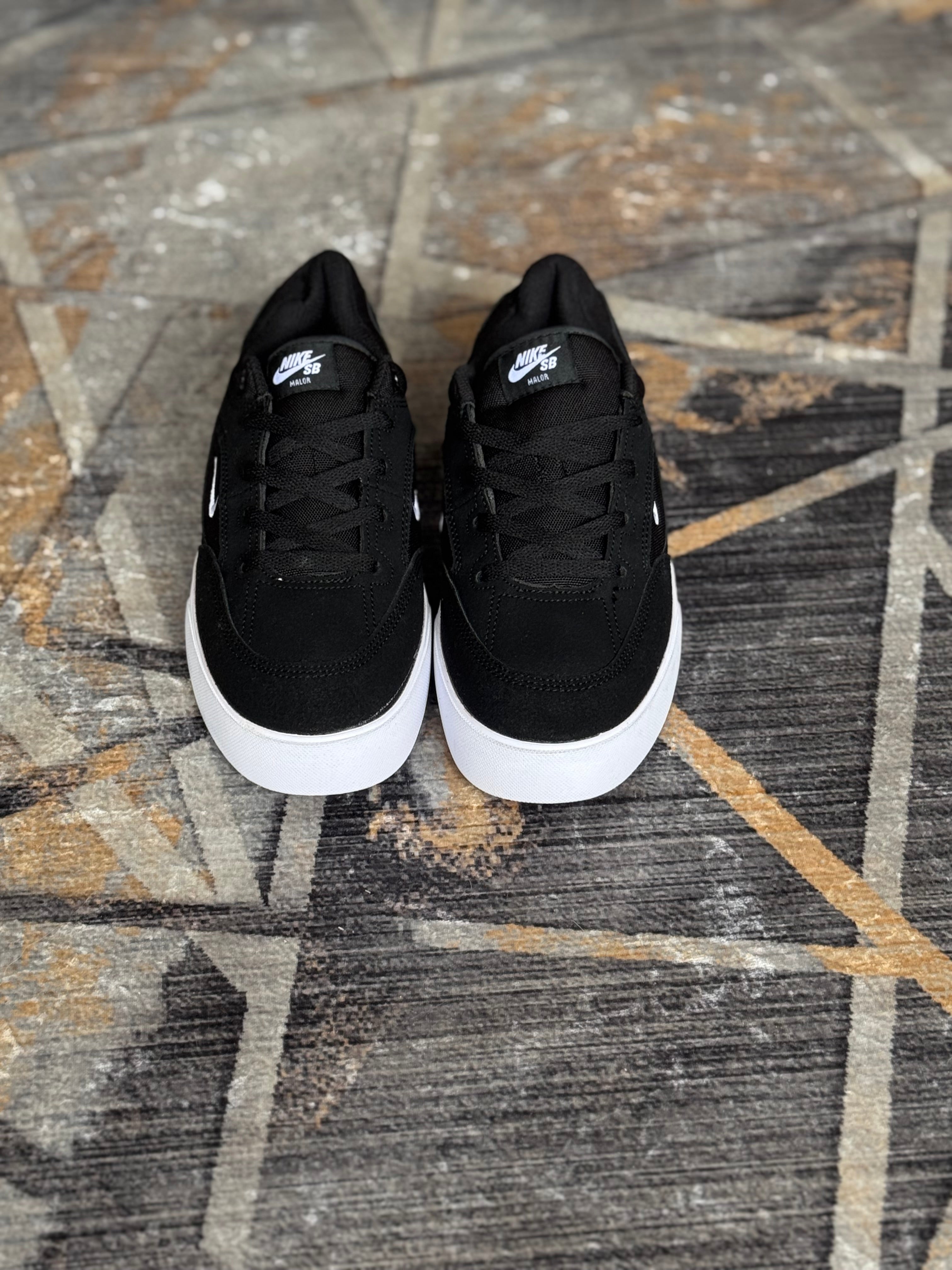 Nike sb “malor” negra blanco”